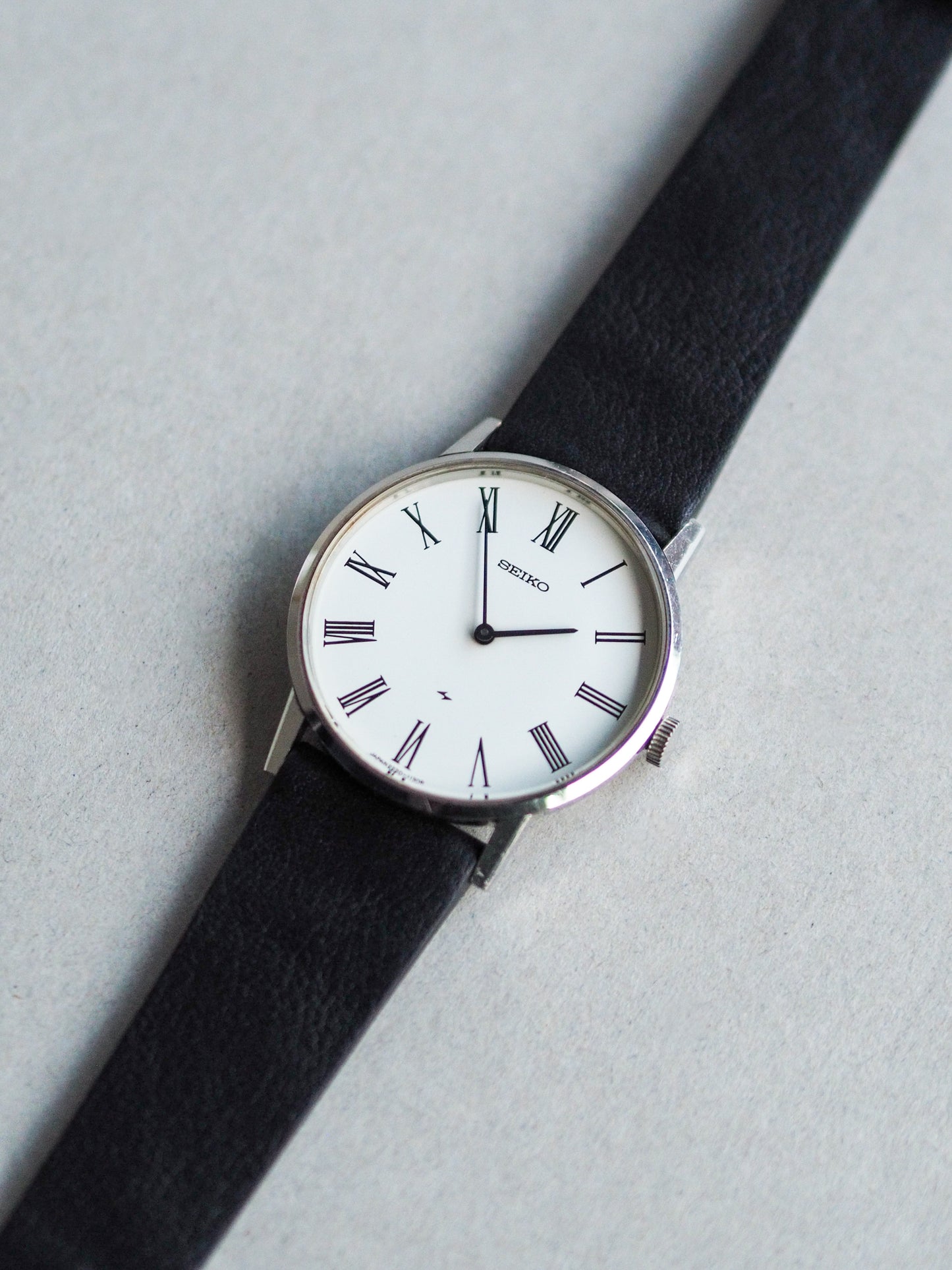 Seiko Chariot 2220-0430 Enamel White Roman Dial