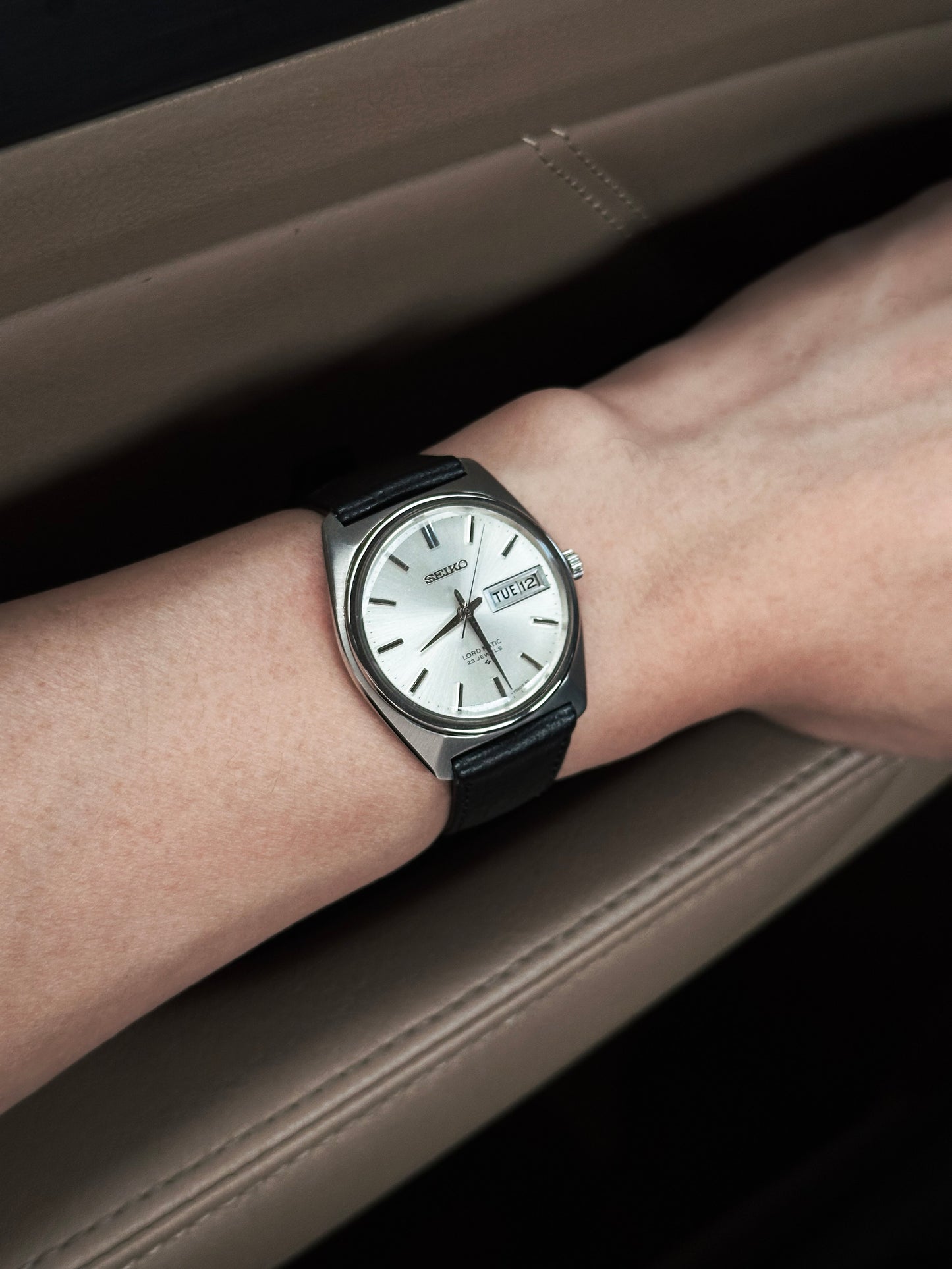 Seiko LM 5606-7000 Cadran argenté Sunburst Lord Matic