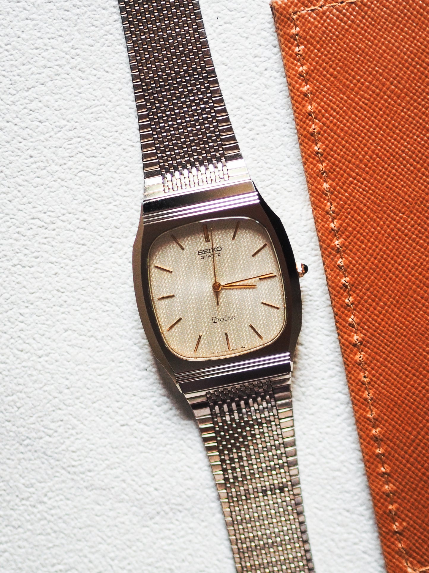 Seiko Dolce 7731-5091 Tonneau 碳化钨金色纹理表盘