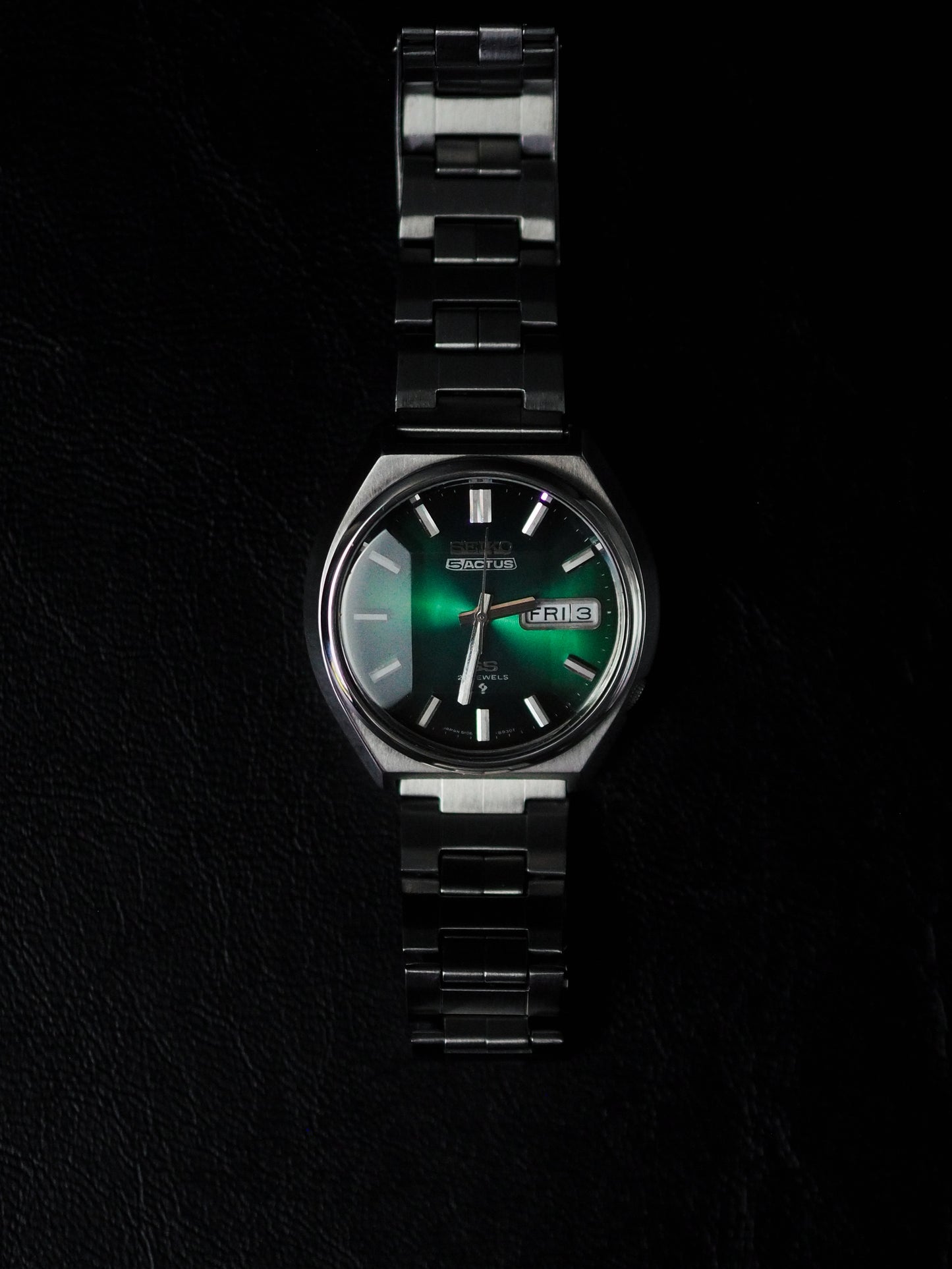 Seiko 5 Actus SS 6106-8690 JDM Rare Faceted Crystal Emerald Green Sunburst Dial