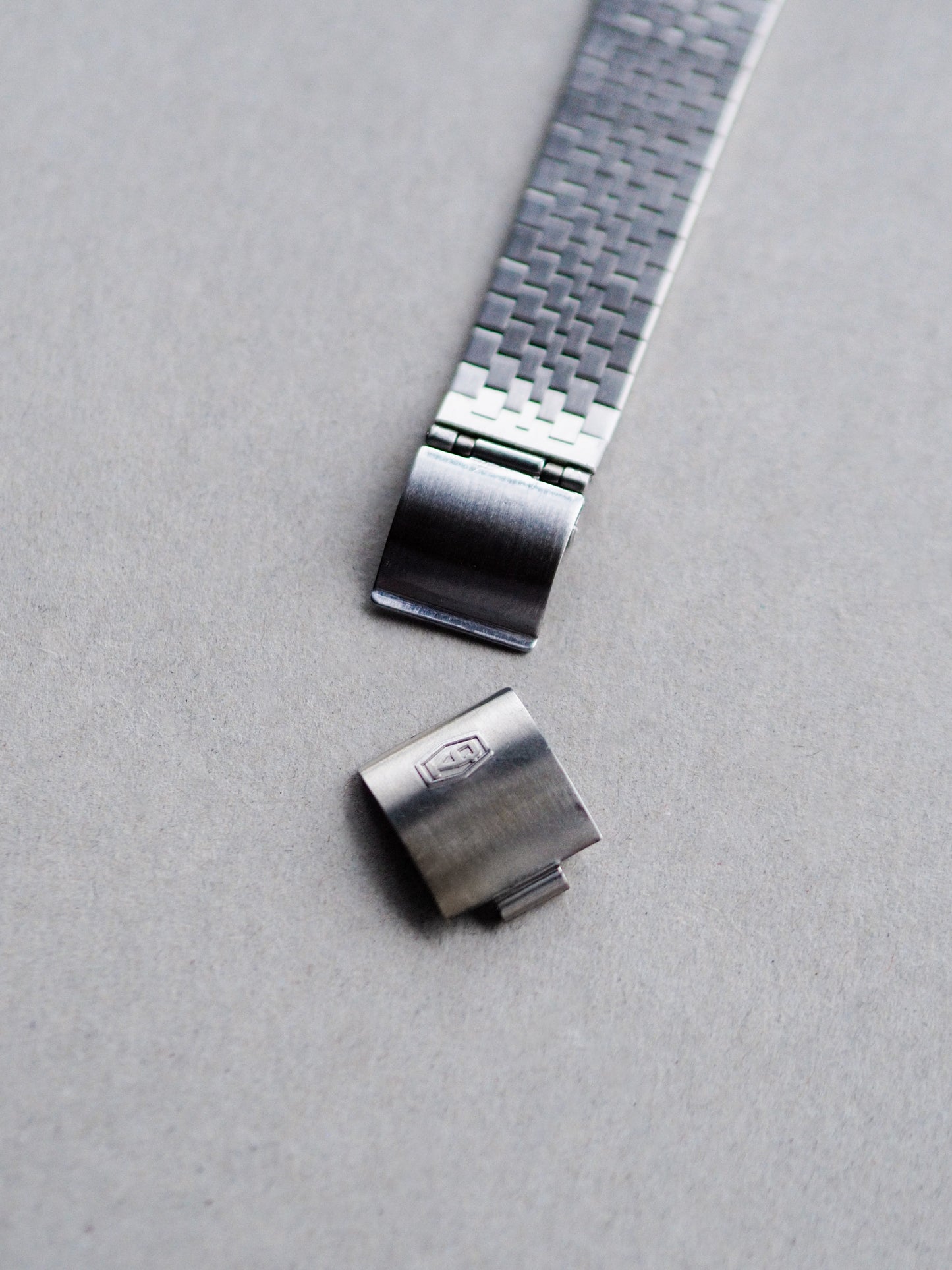 Seiko King Quartz Twin Quartz 9723-8050 Silver Snowflake Textured Dial