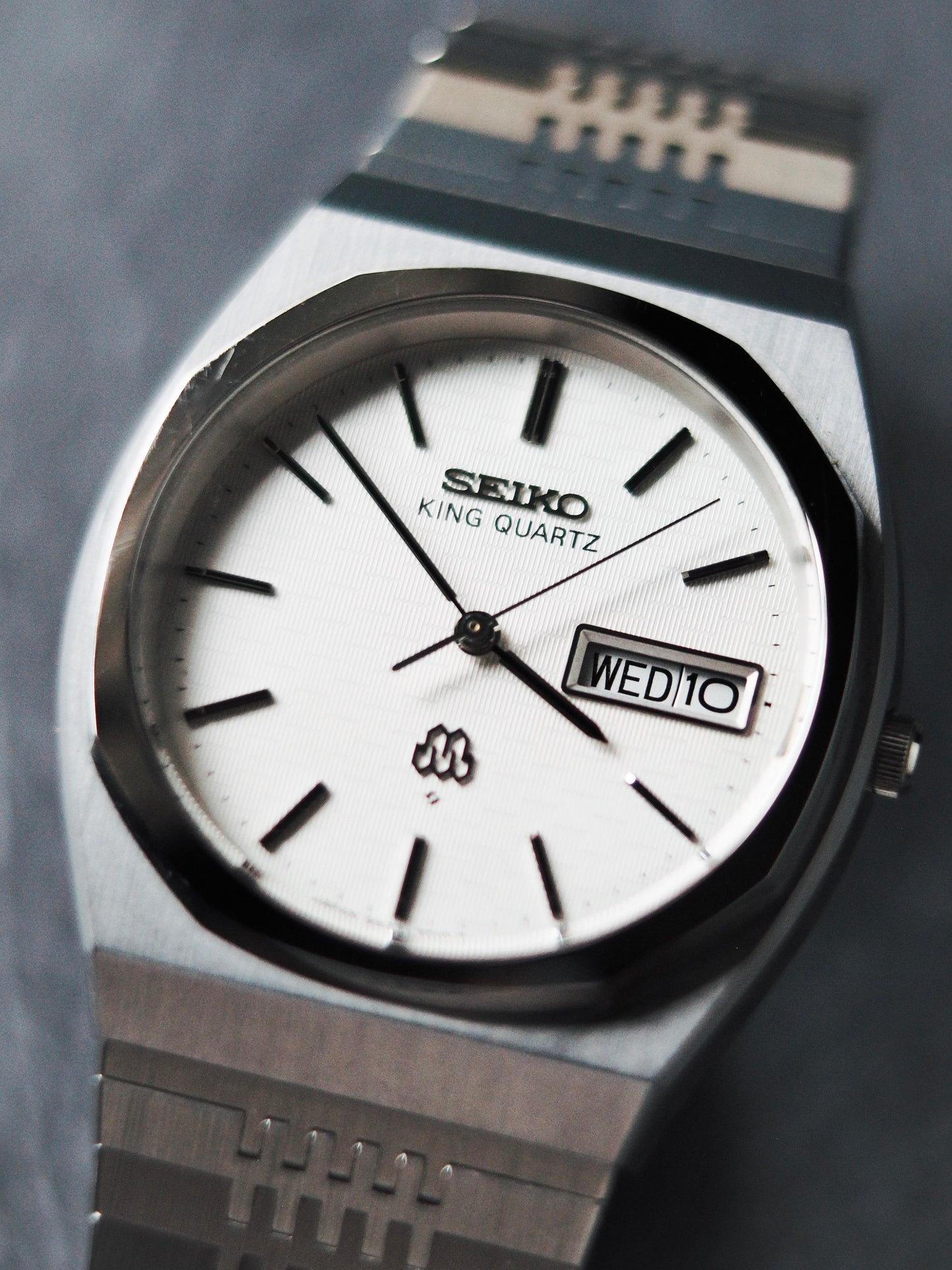 Seiko King Quartz Twin Quartz 9923-7010 White Bamboo Textured Dial