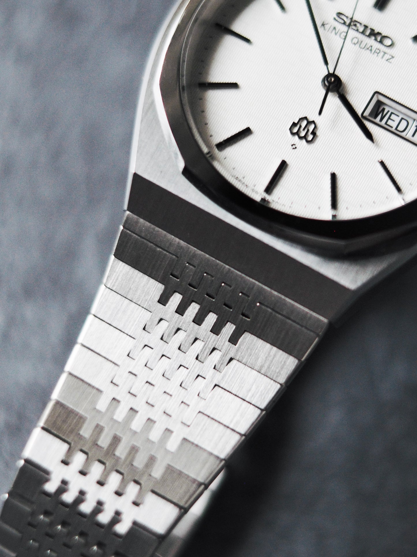 Seiko King Quartz Twin Quartz 9923-7010 White Bamboo Textured Dial