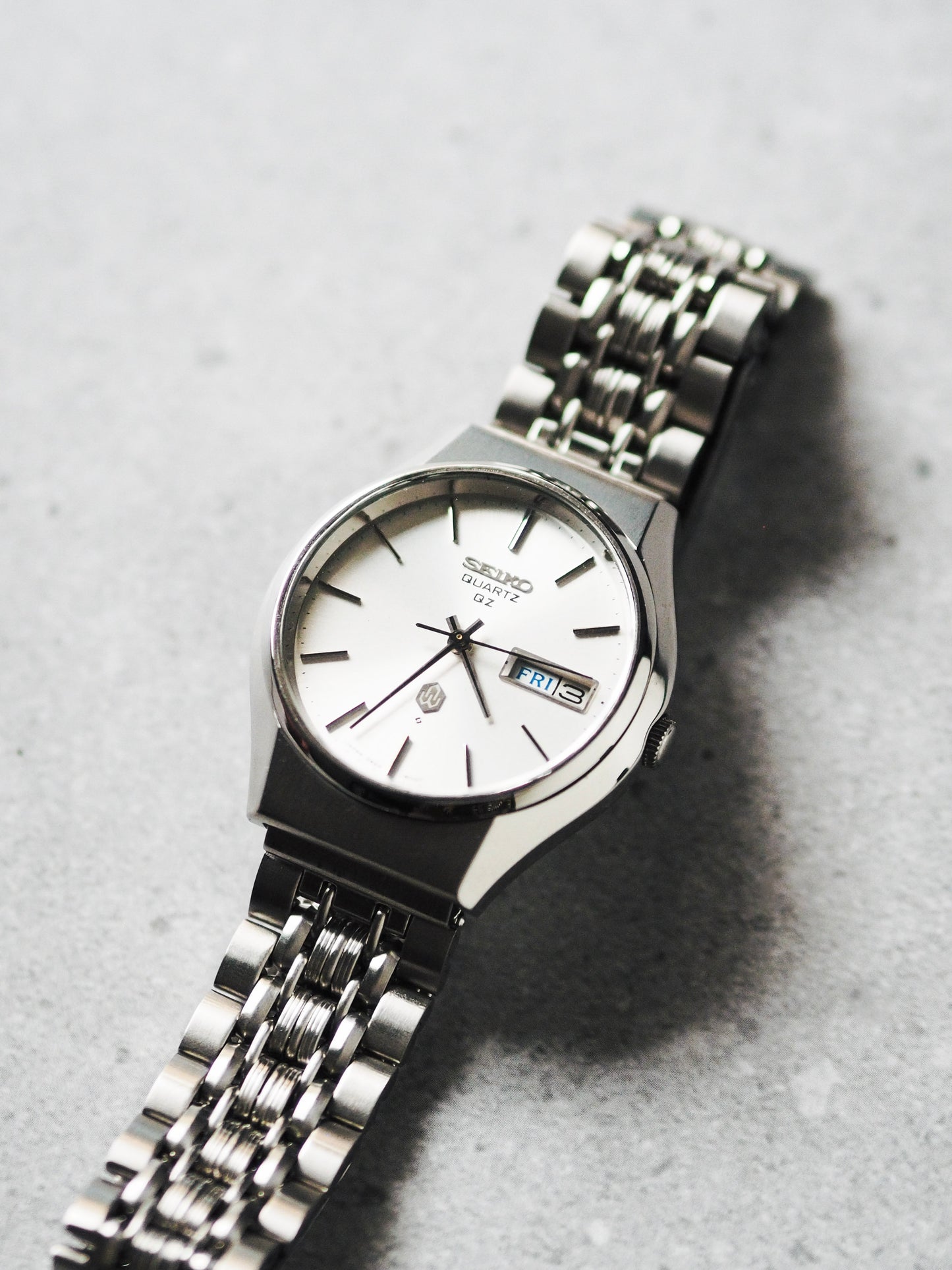 Seiko QZ 0923-8010 Quartz White Sunburst Dial