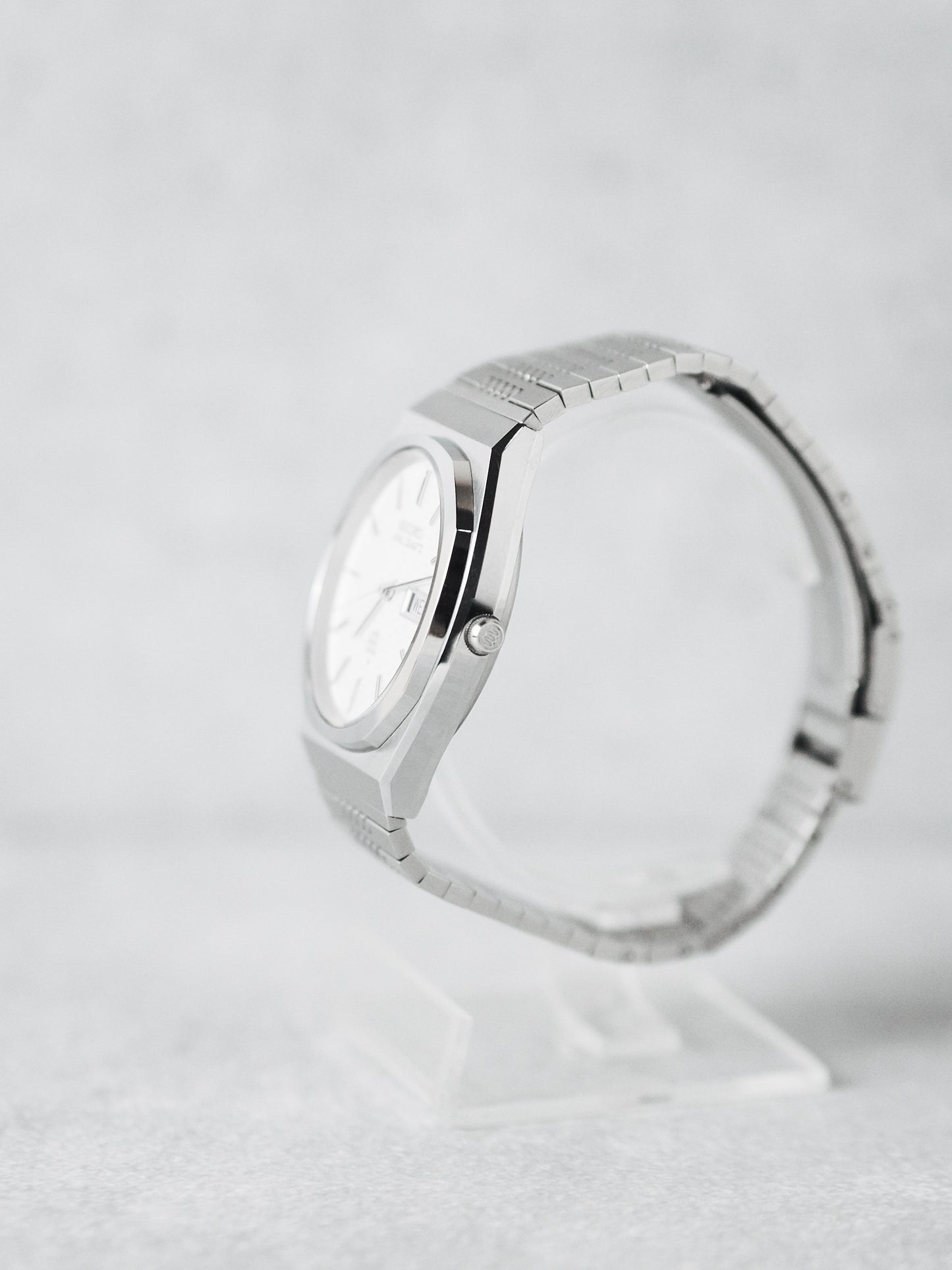 Seiko King Quartz Twin Quartz 9923-7010 White Bamboo Textured Dial