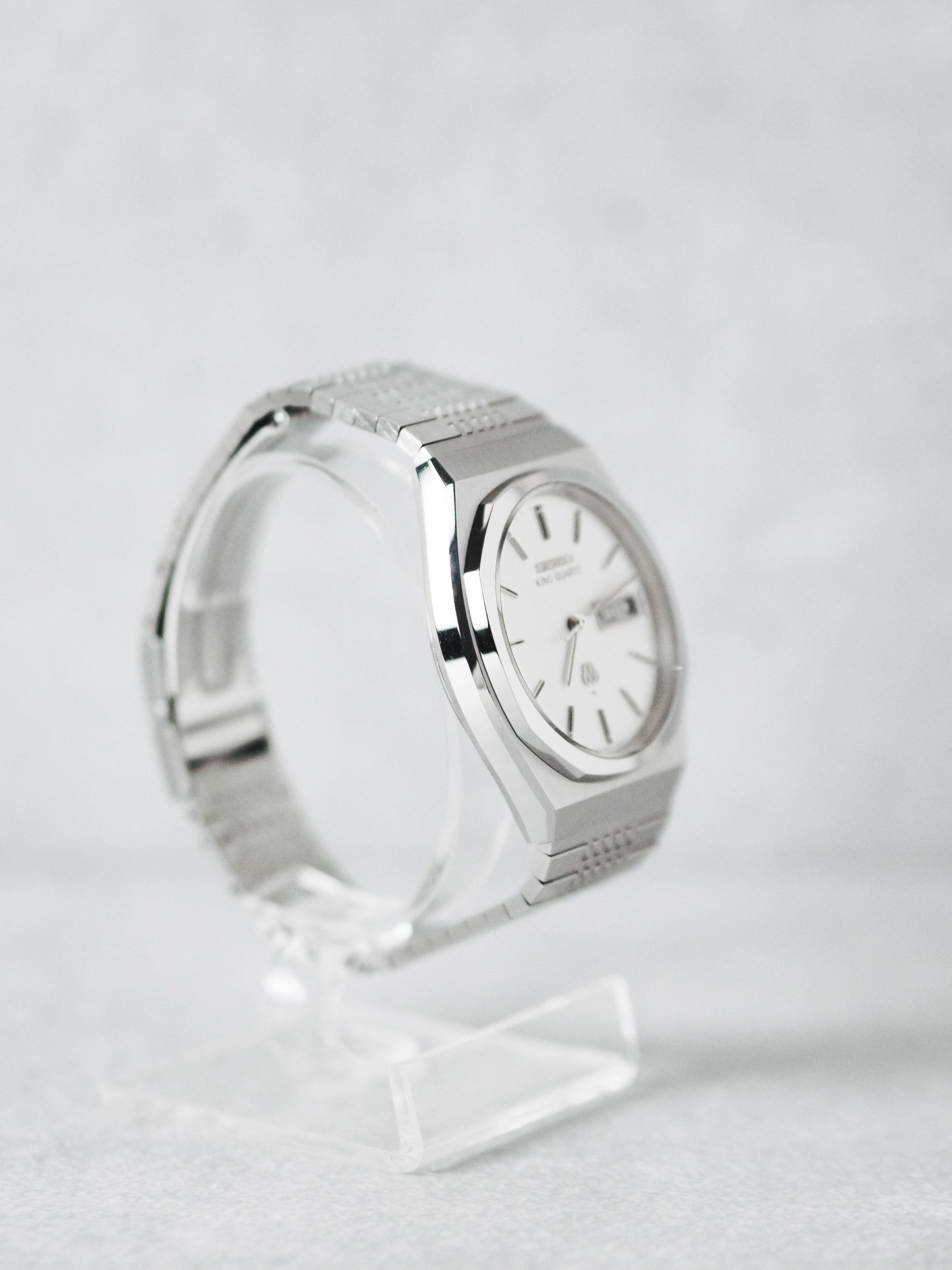 Seiko King Quartz Twin Quartz 9923-7010 White Bamboo Textured Dial