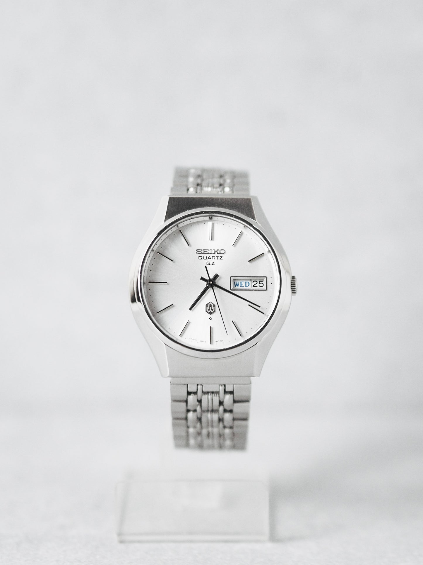 Seiko QZ 0923-8010 Quartz White Sunburst Dial
