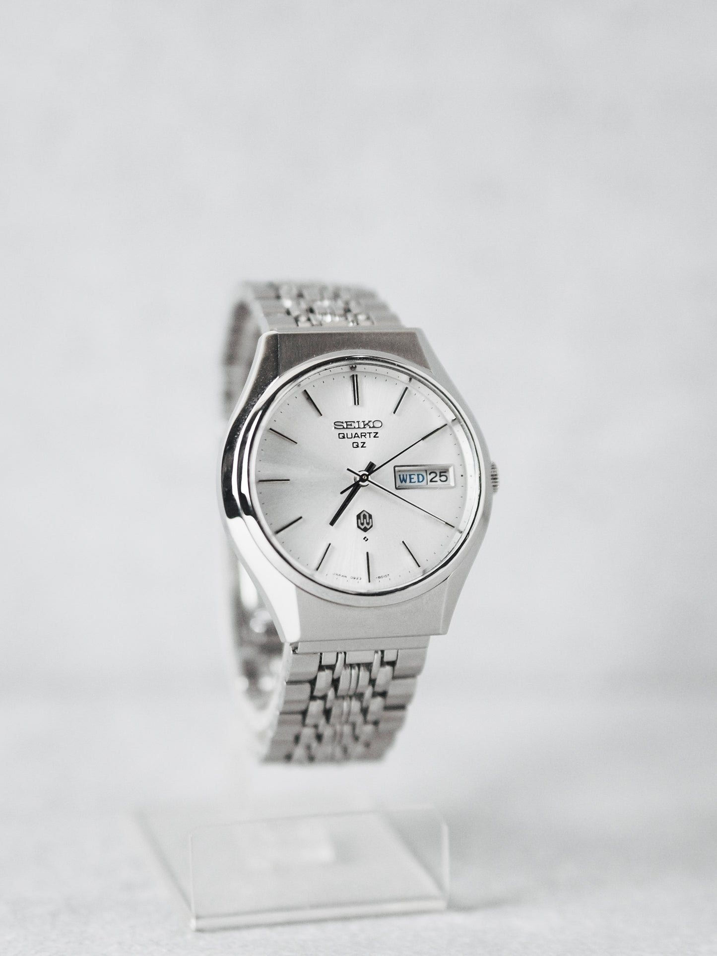 Seiko QZ 0923-8010 Quartz White Sunburst Dial
