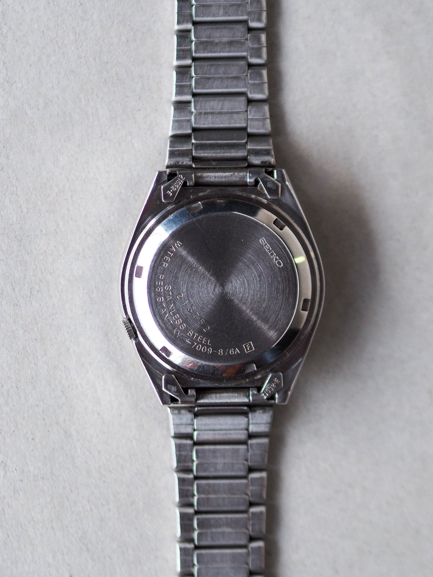 Seiko 5 7009-876A Ivory Hobnail Textured Dial