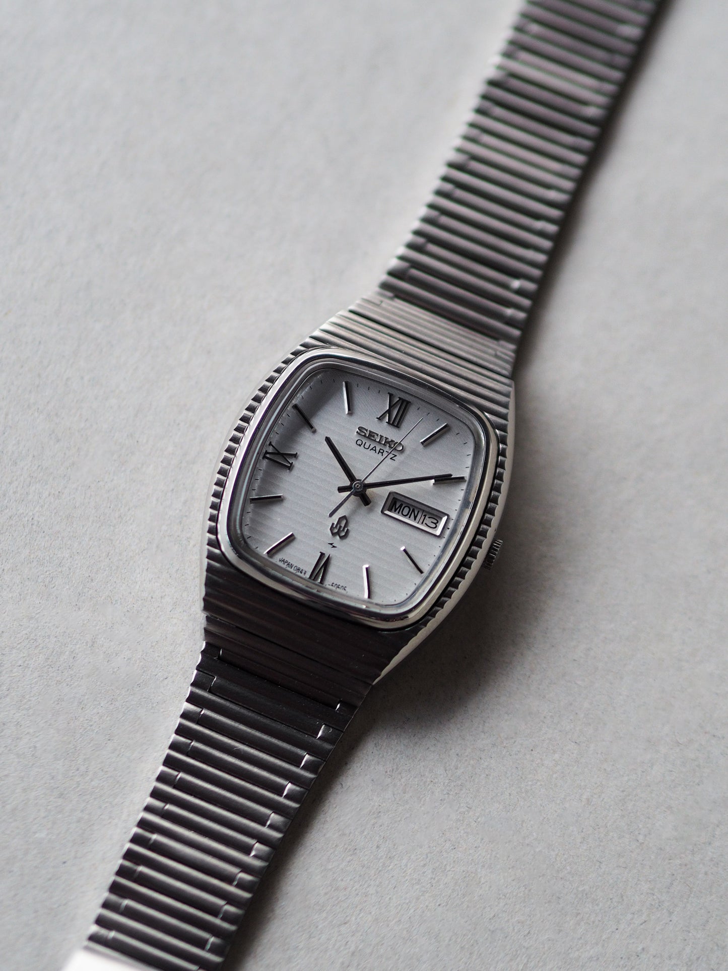 Seiko Quartz 0843-5050 Tank White Pinstripe Dial