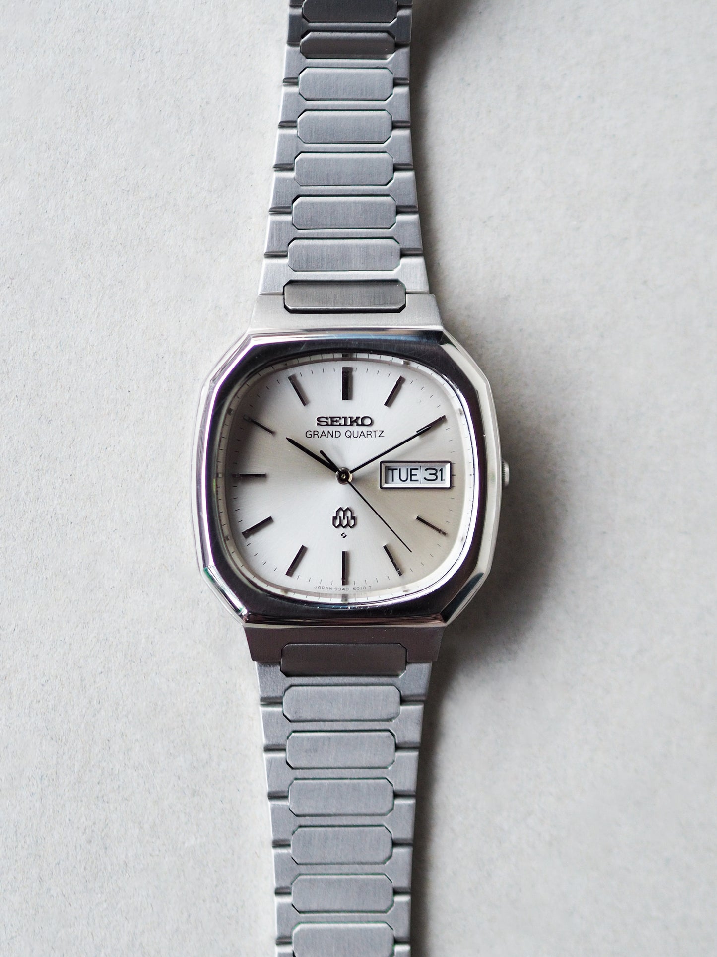 Seiko Grand Quartz 9943-5020 Twin Quartz TV Shape Silver Sunburst Dial