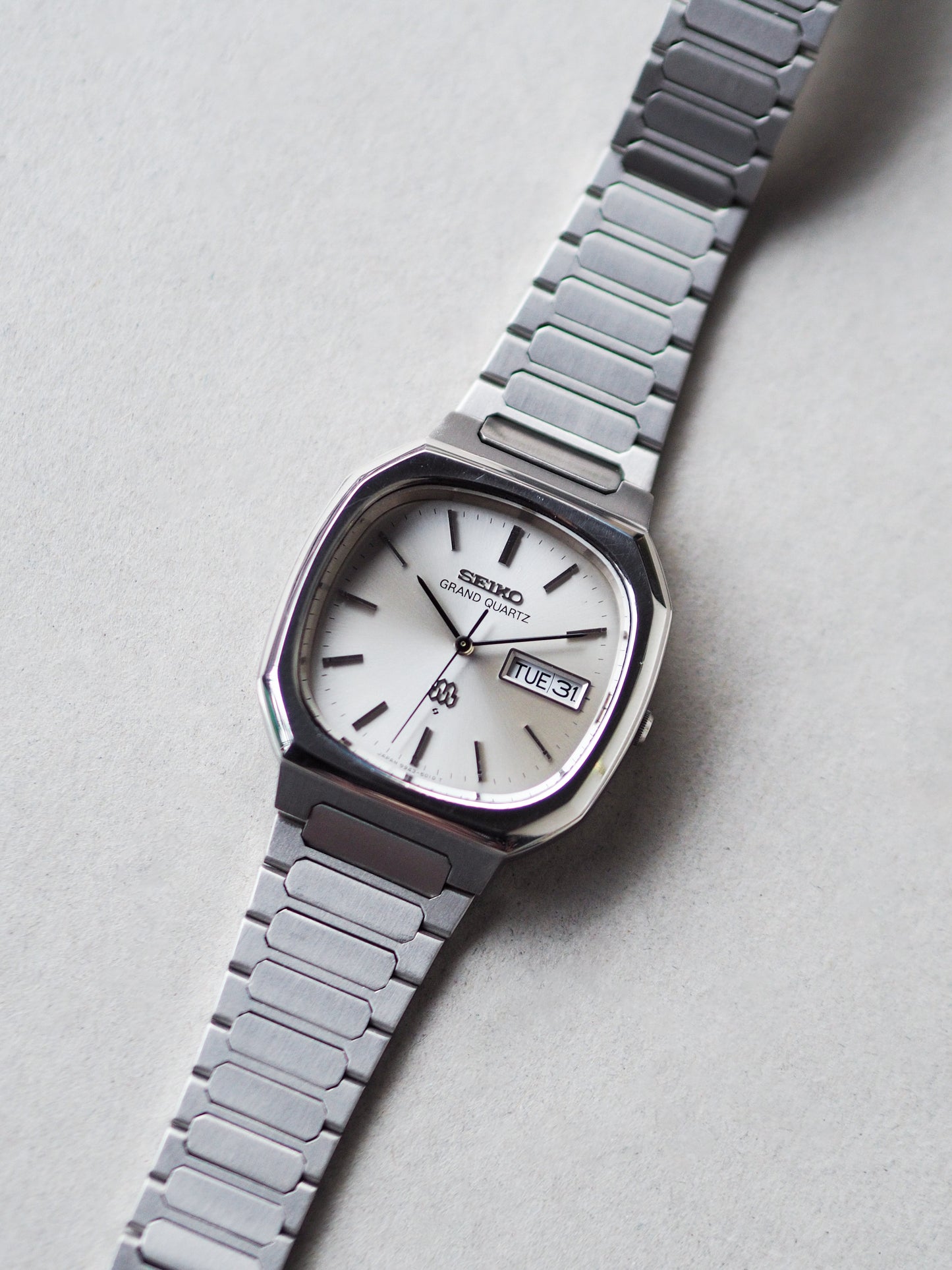Seiko Grand Quartz 9943-5020 Twin Quartz TV Shape Silver Sunburst Dial