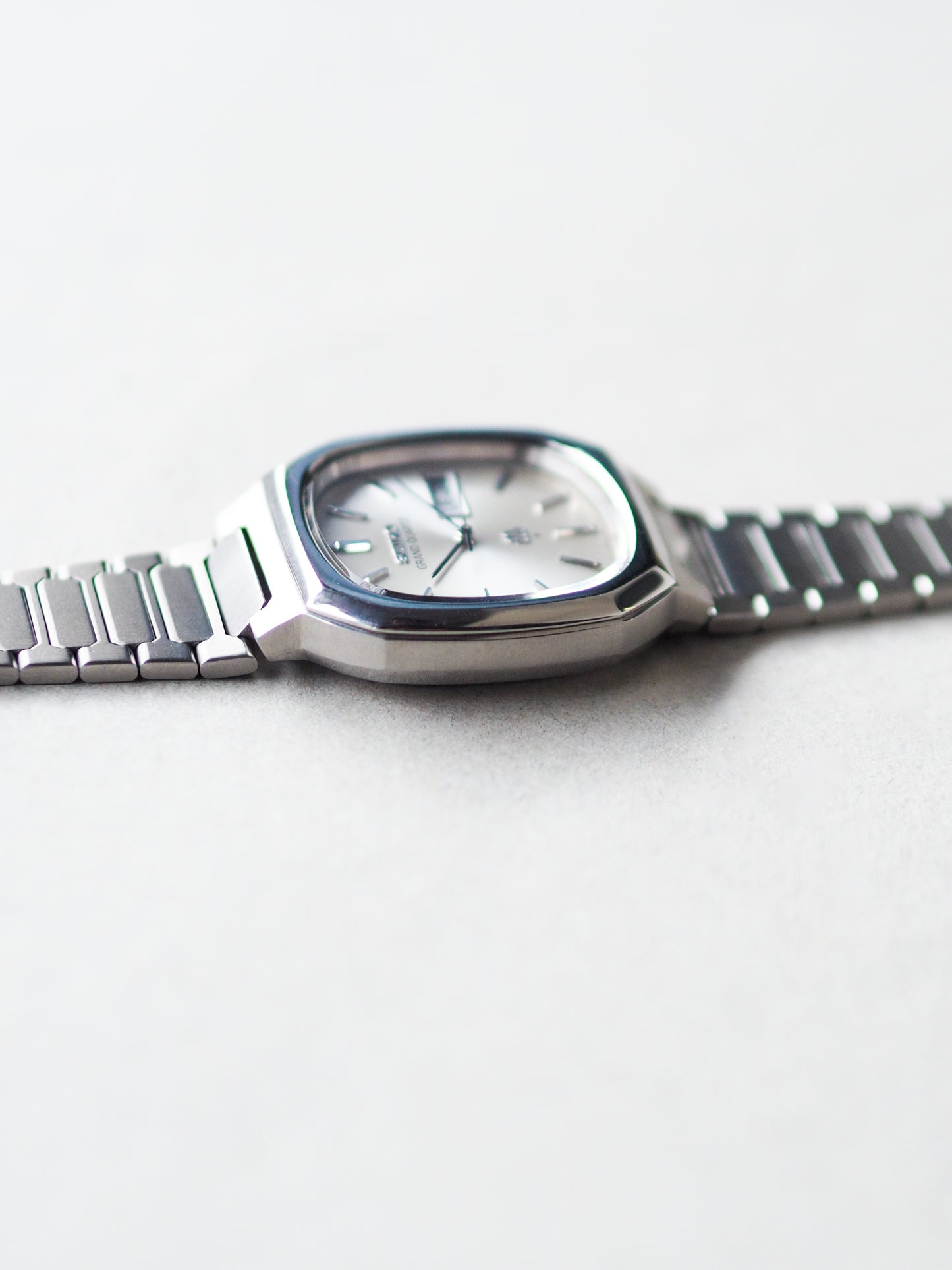 Seiko Grand Quartz 9943-5020 Twin Quartz TV Shape Silver Sunburst Dial