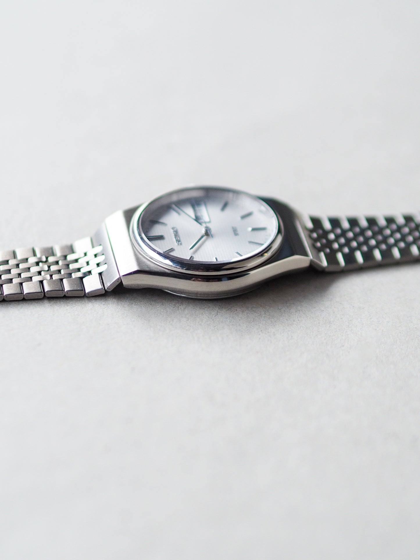 Seiko Spirit 7N43-7B70 Quartz JDM White Sunburst Textured Dial