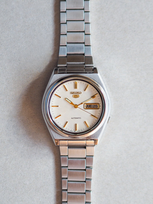 Seiko 5 7009-876A Ivory Hobnail Textured Dial