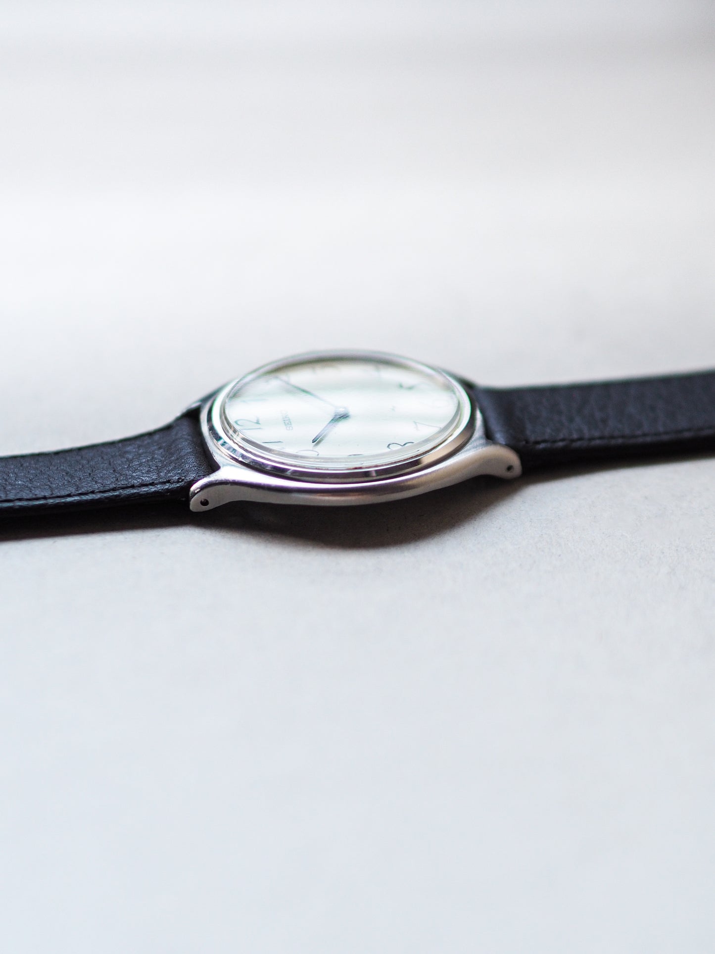 Seiko Chariot 2220-0300 Arabic Numerals White Dial