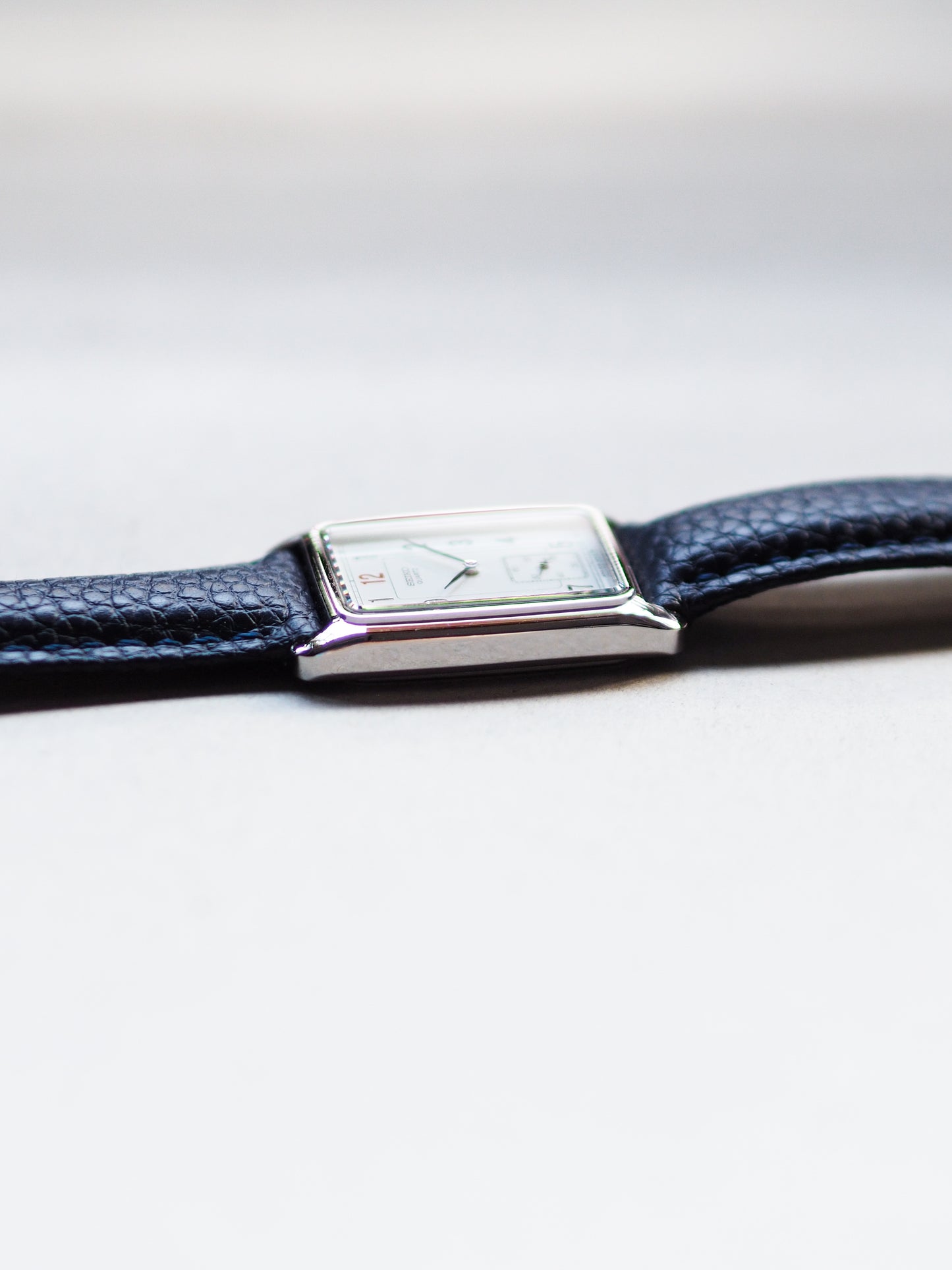 Seiko Quartz 2G28-5010 Tank Sub-second White Numeral Dial