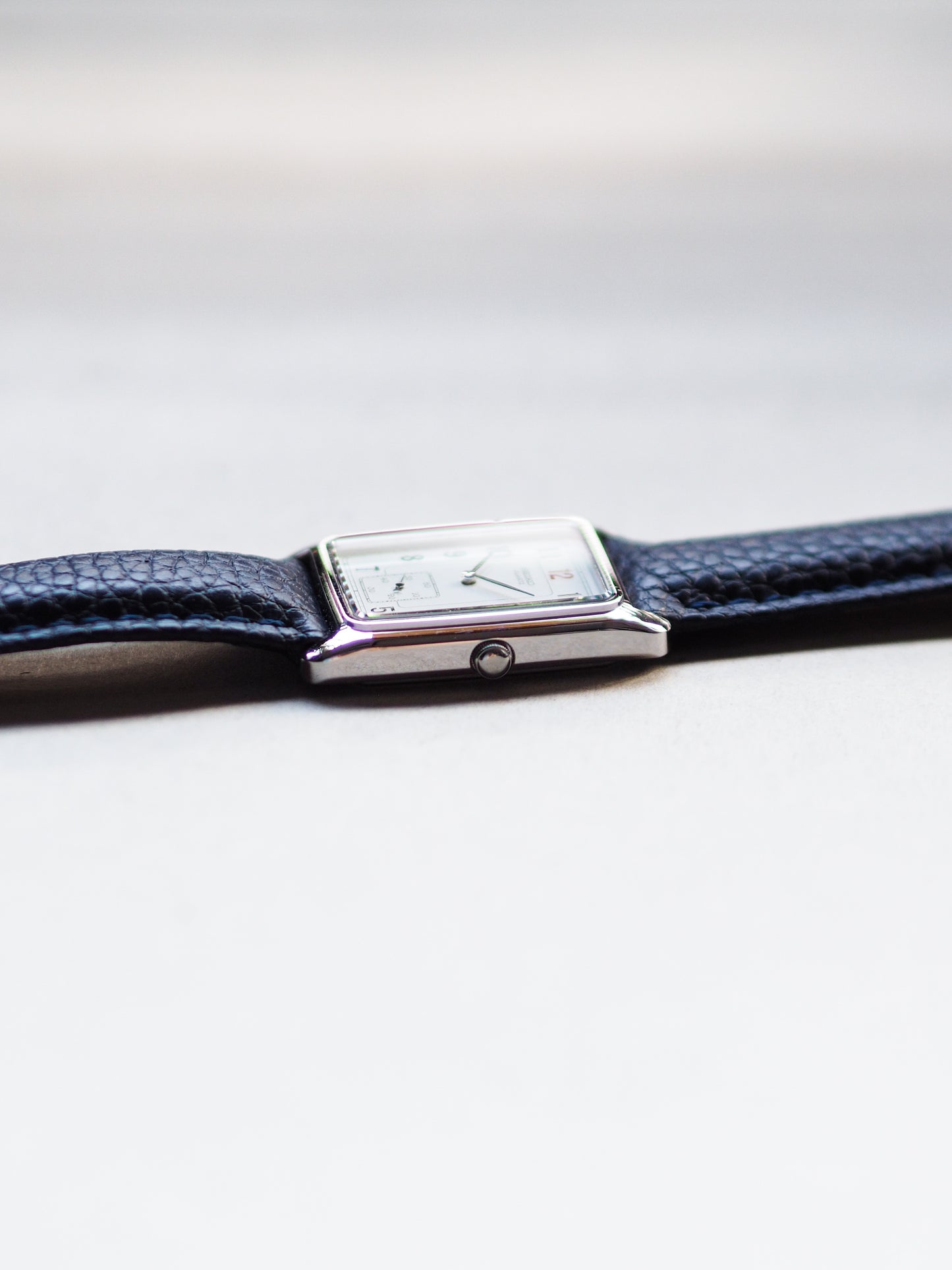 Seiko Quartz 2G28-5010 Tank Sub-second White Numeral Dial