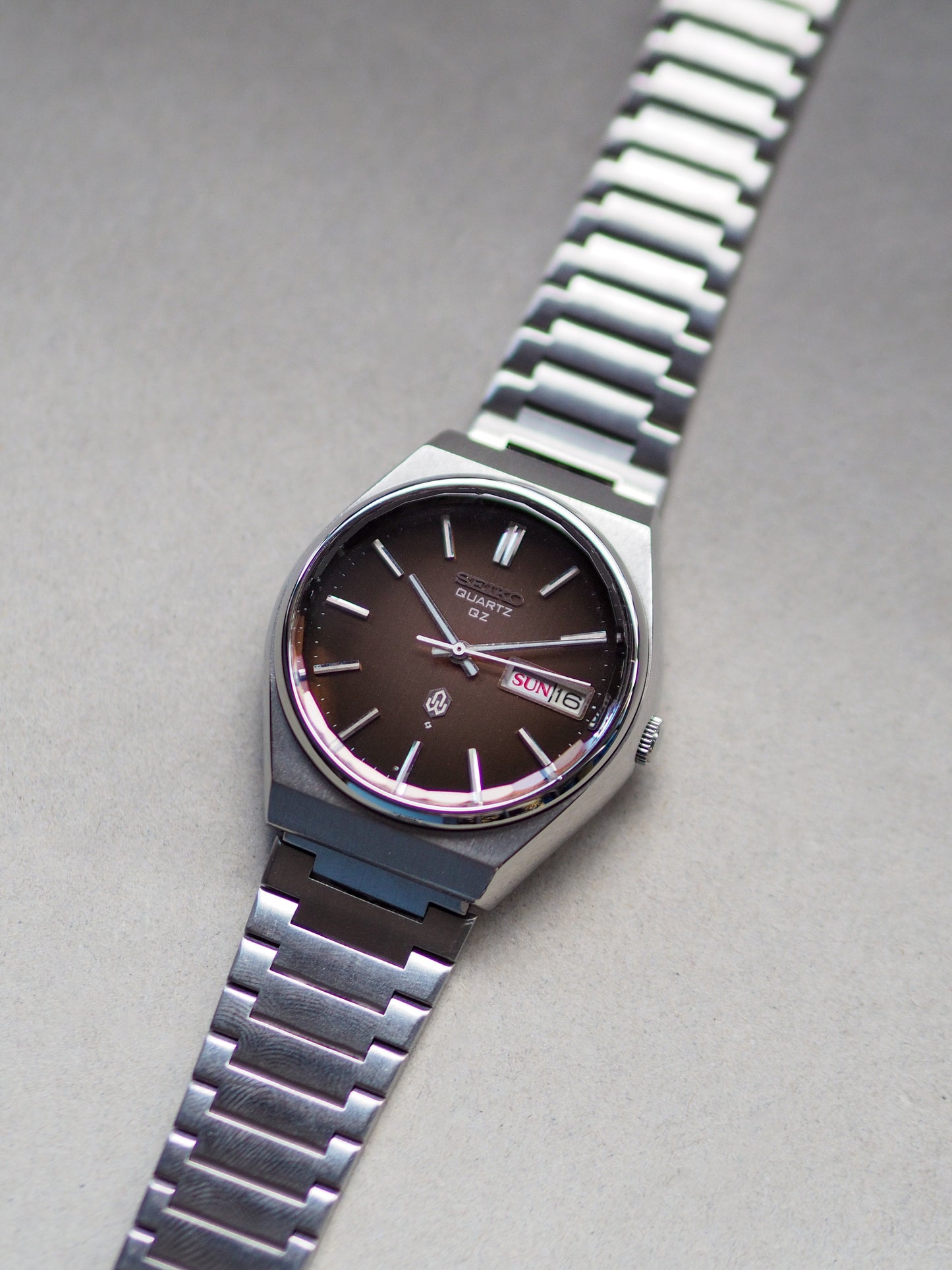 Seiko QZ 0923-8040 Quartz Copper Red Metallic Dial