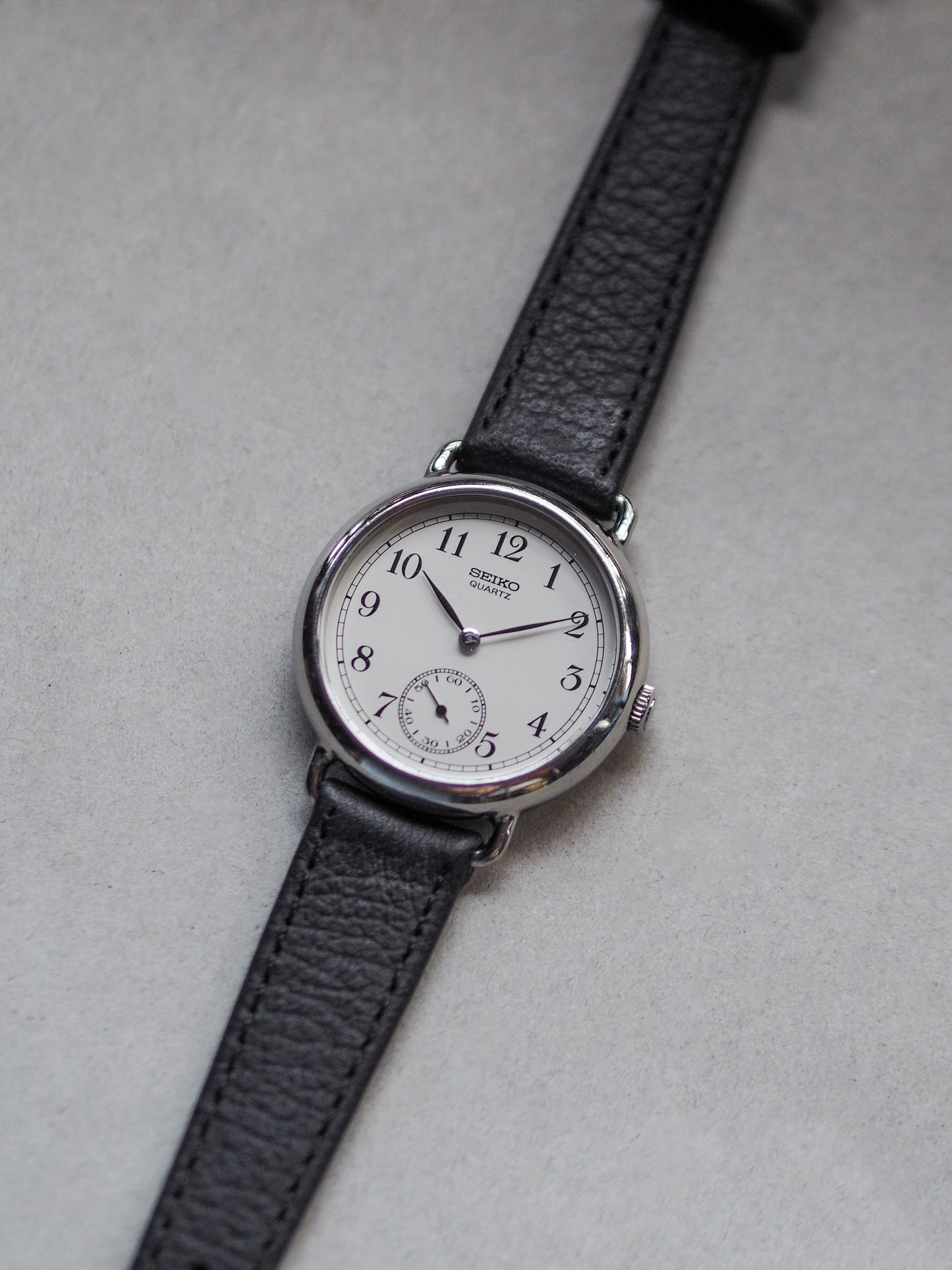 Seiko Quartz 2G28-6000 Sub-second White Dial