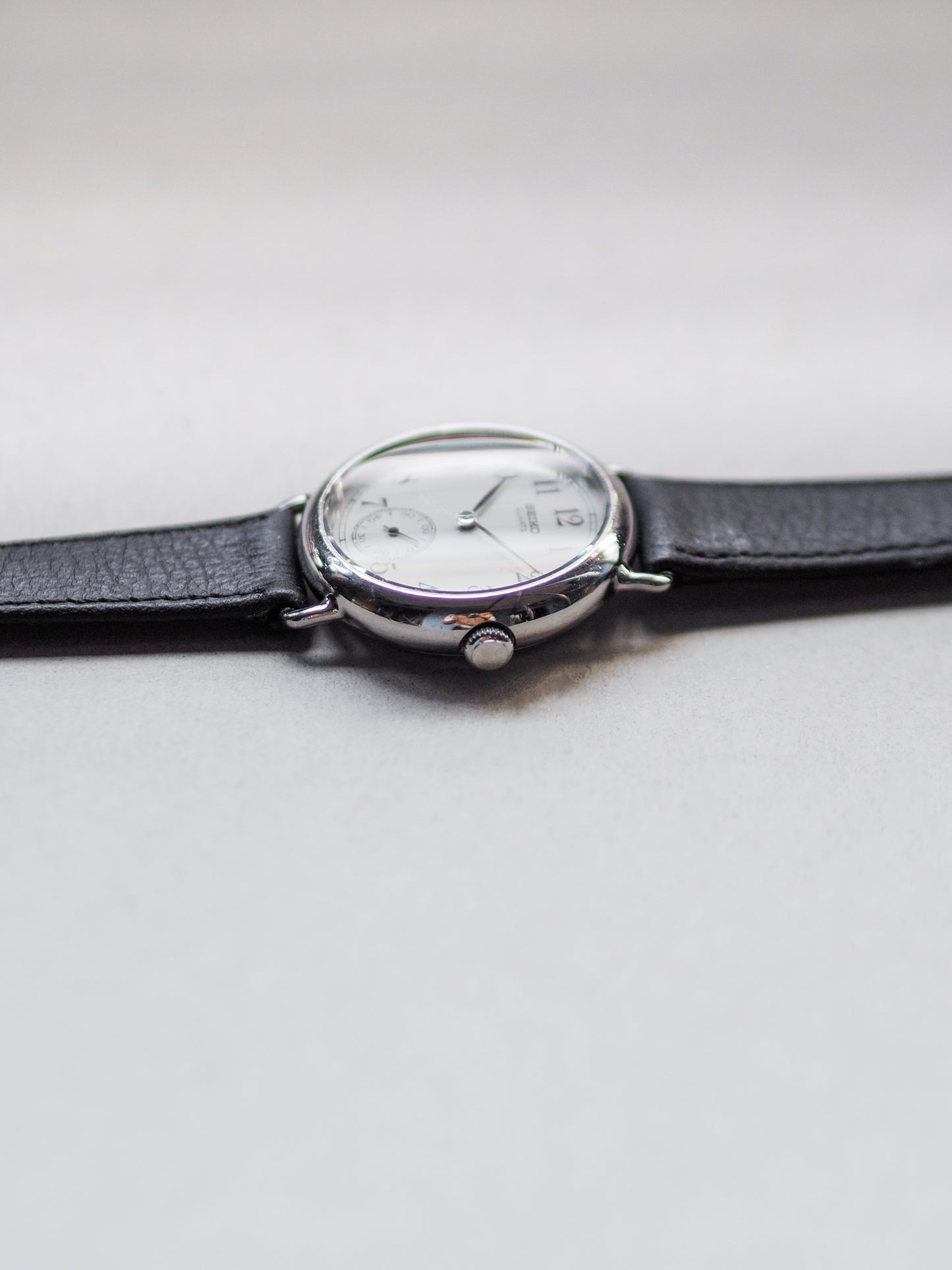 Seiko Quartz 2G28-6000 Sub-second White Dial
