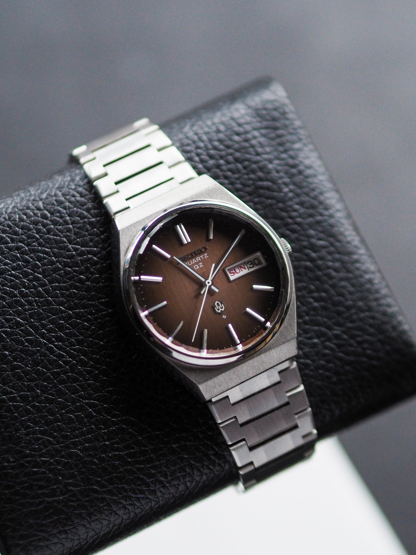 Seiko QZ 0923-8040 Quartz Copper Red Metallic Dial