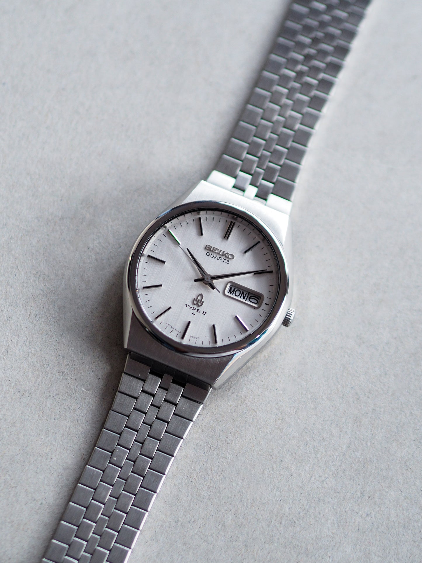 Seiko Quartz 7546-8070 Type II Silver Linen Textured Dial