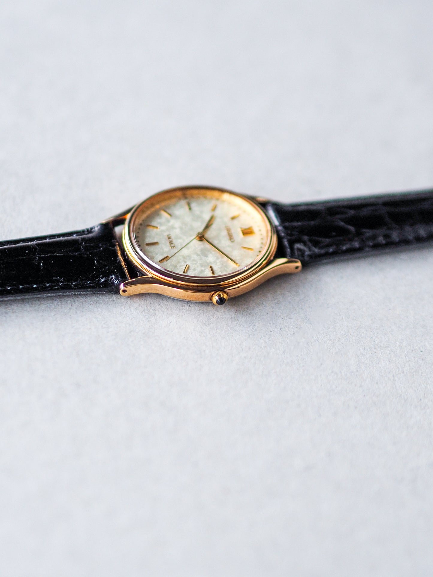 Seiko Dolce 5E31-6070 Gold White Kira-zuri Textured Dial