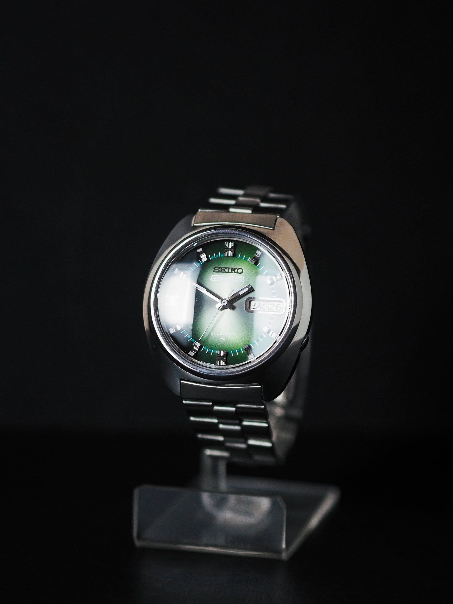 Seiko 5 Actus 7019-7350 Faceted Crystal Green Sunburst Dial