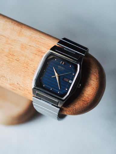 Seiko Quartz V743-5A00 Retro Case Unique Blue Dimensional Stripe Dial