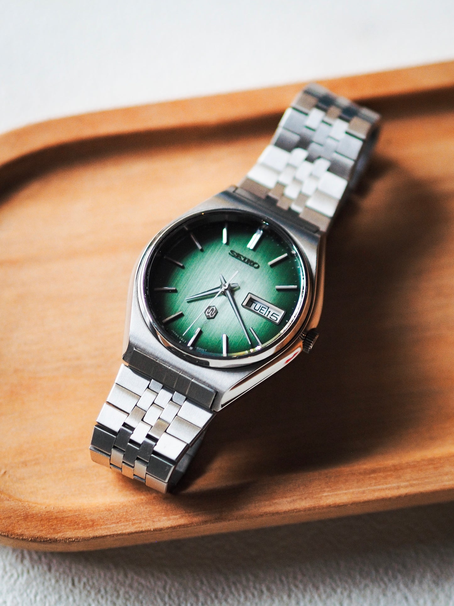 Seiko QZ 0923-8060 Quartz Green radiant Linen Textured Dial