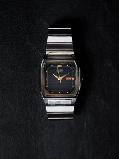 Seiko Quartz V743-5A00 Retro Case Unique Blue Dimensional Stripe Dial