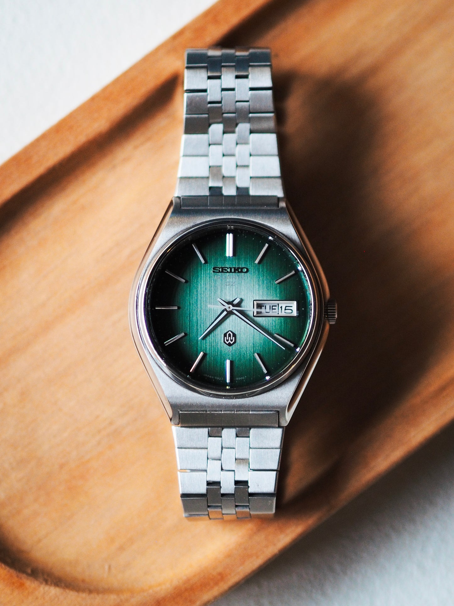 Seiko QZ 0923-8060 Quartz Green radiant Linen Textured Dial