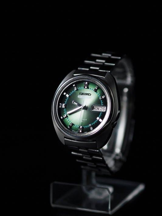 Seiko 5 Actus 7019-7210 JDM Cadran vert Sunburst