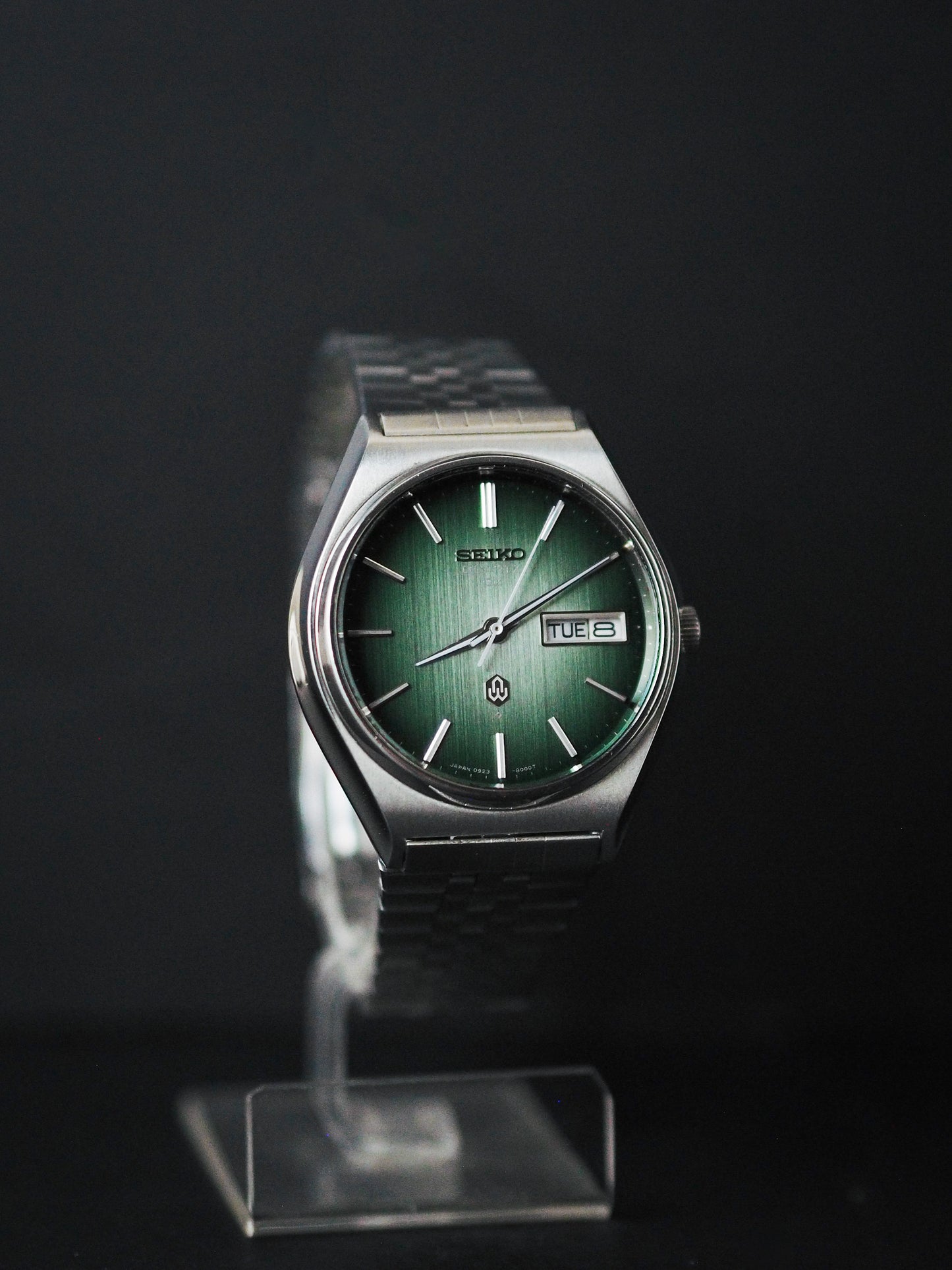 Seiko QZ 0923-8060 Quartz Green radiant Linen Textured Dial