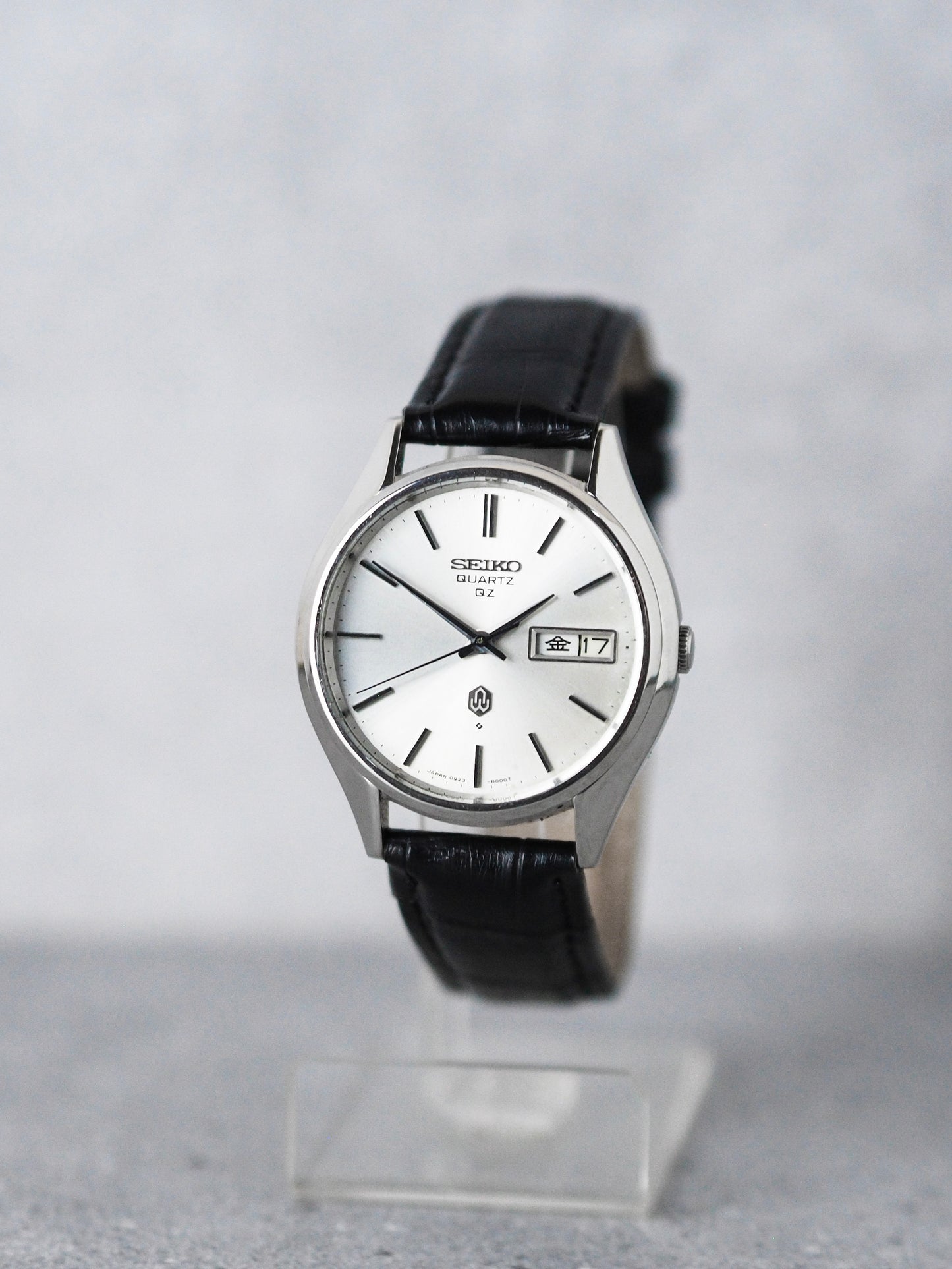 Seiko QZ 0923-8000 Quartz Silver Sunburst Dial