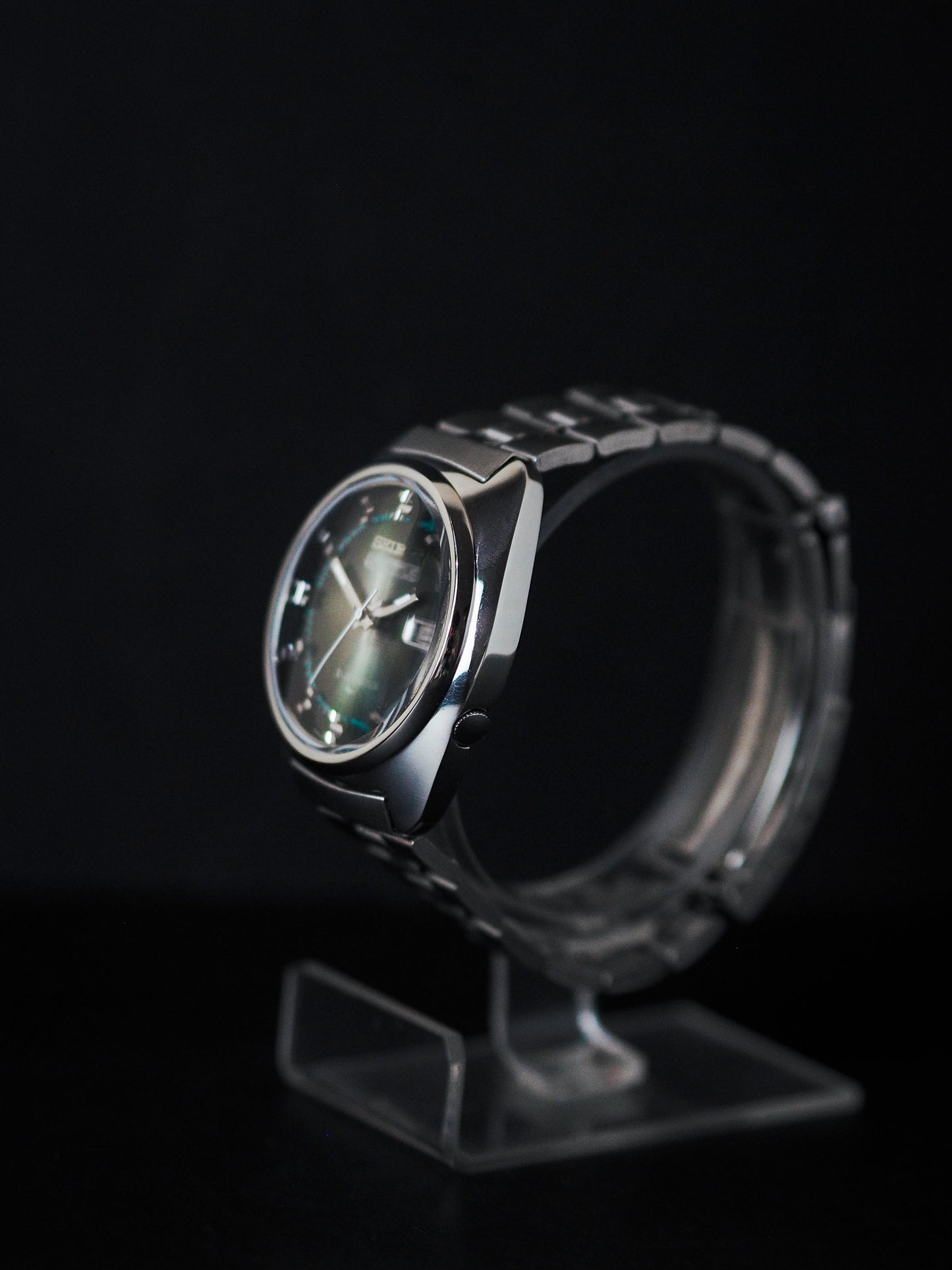 Seiko 5 Actus 7019-7350 Faceted Crystal Green Sunburst Dial