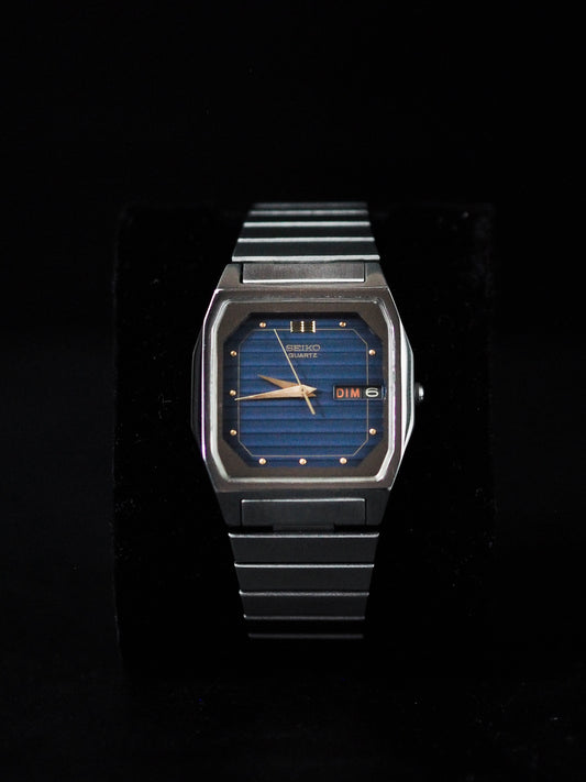 Seiko Quartz V743-5A00 Retro Case Unique Blue Dimensional Stripe Dial