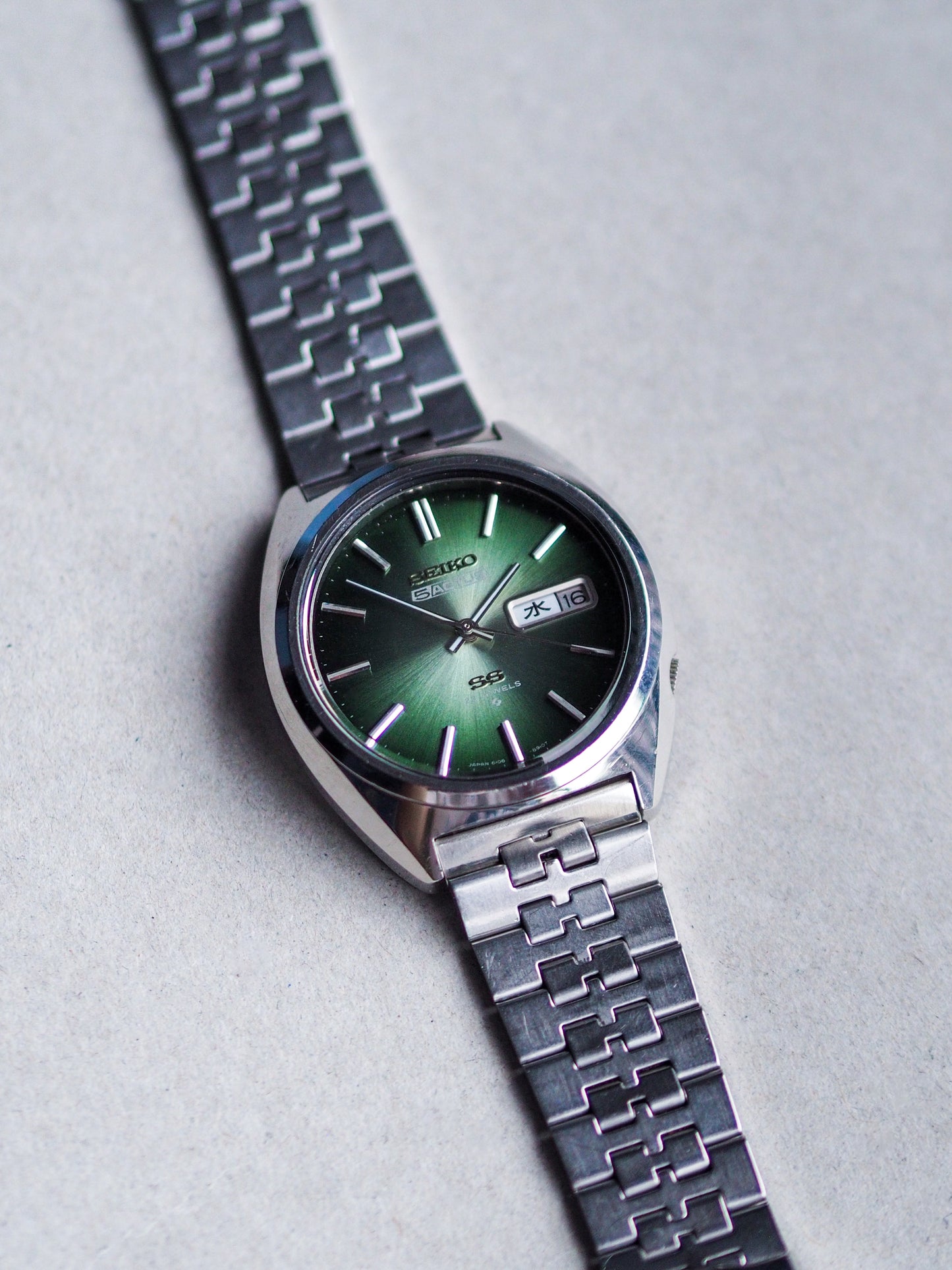 Seiko 5 Actus SS 6106-8670 JDM Green Sunburst Dial