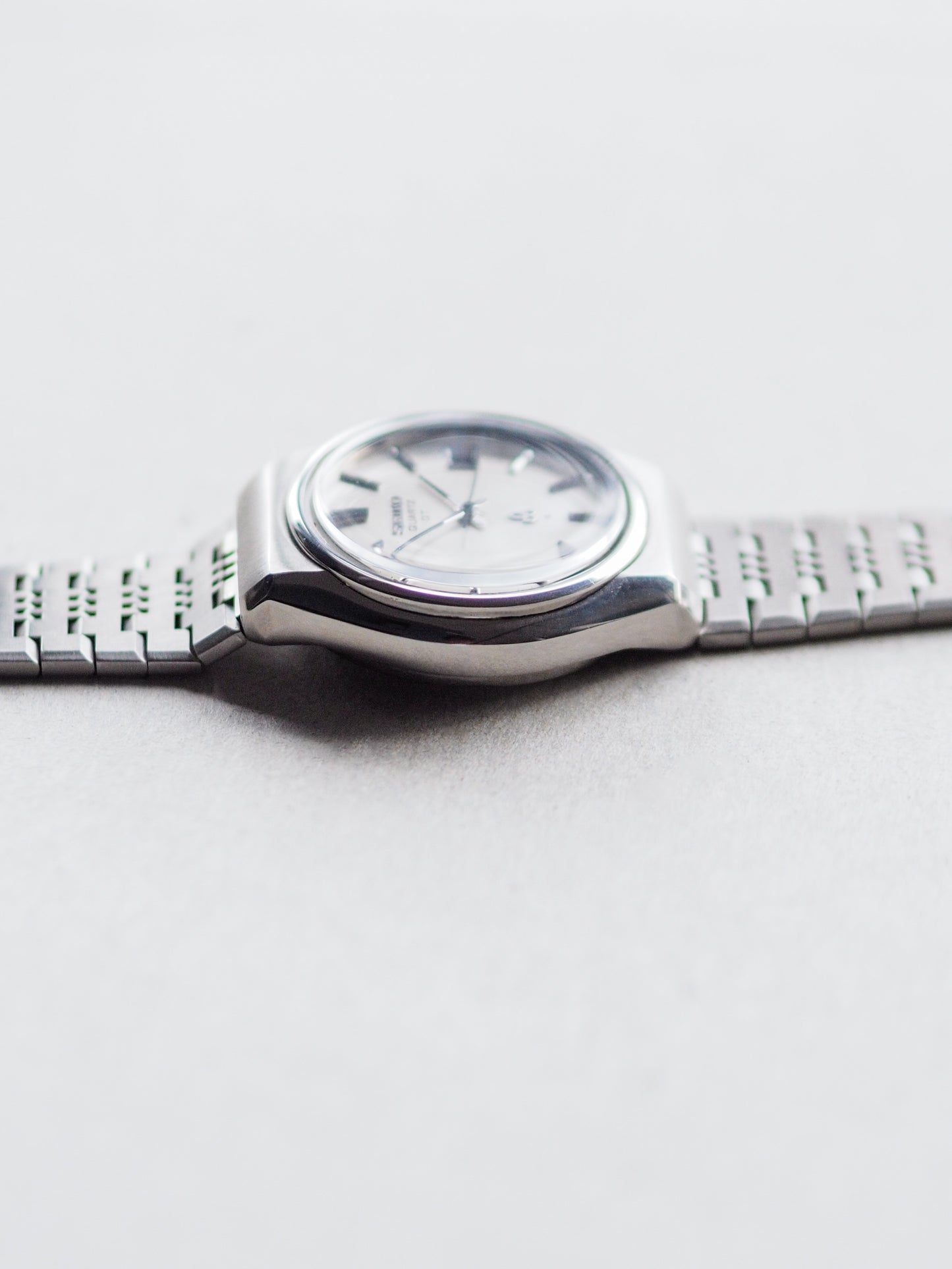 Seiko Quartz QT 3802-7110 Silver Linen Textured Dial