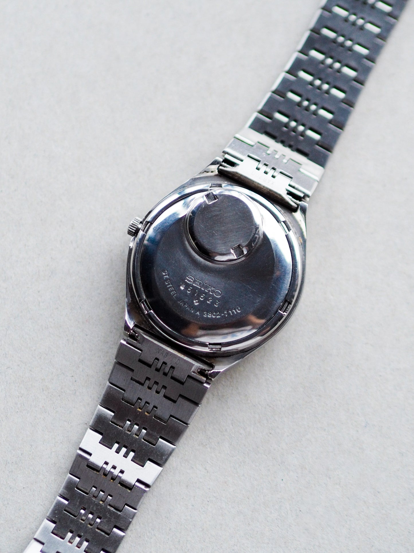 Seiko Quartz QT 3802-7110 Silver Linen Textured Dial