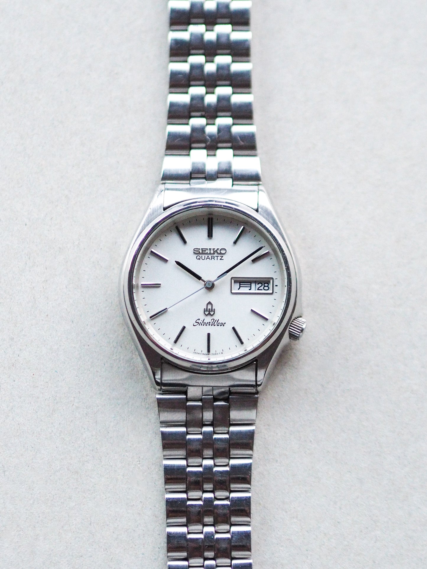 Seiko Quartz 8229-7030 Silverwave White Linen Dial