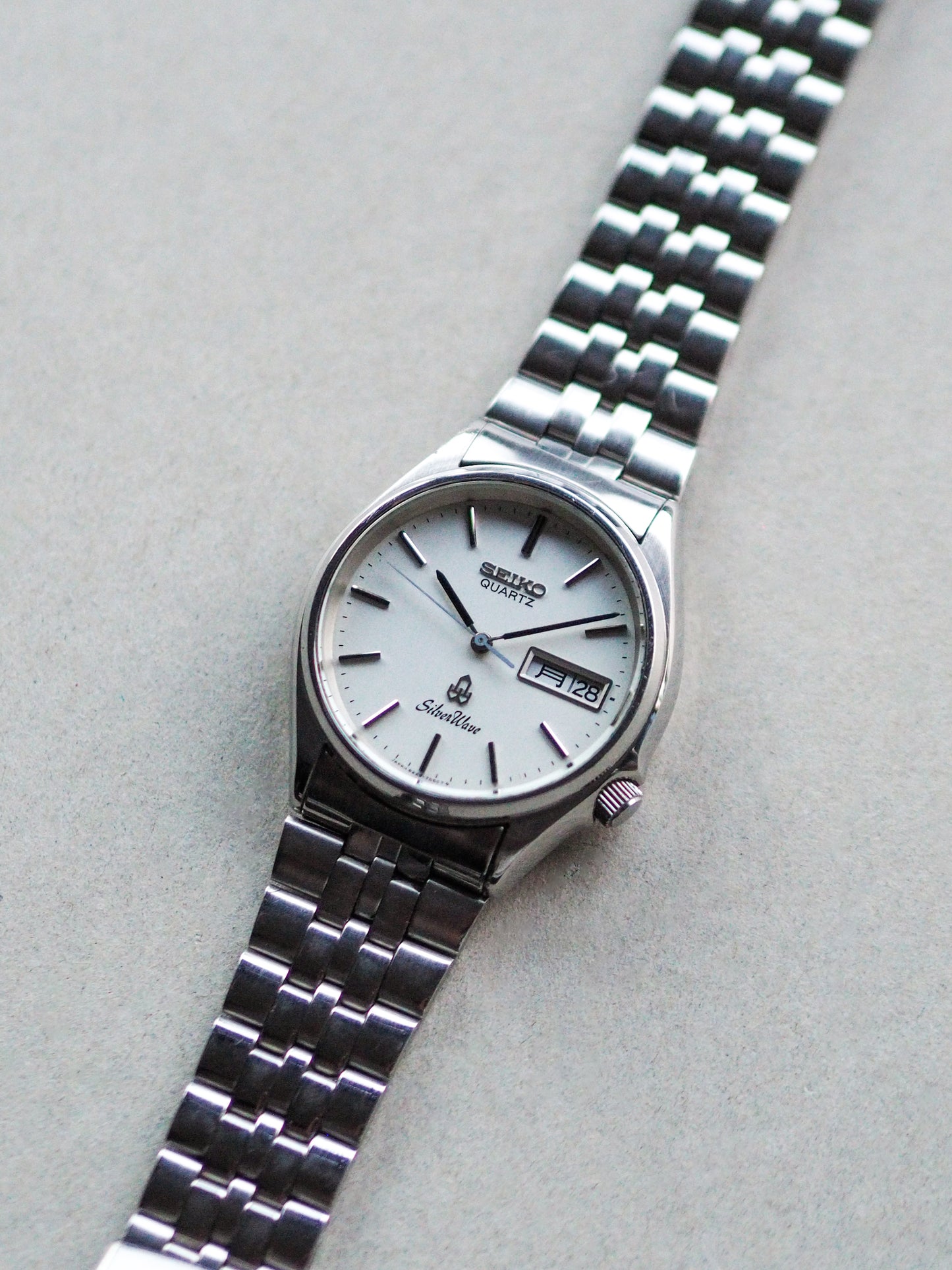 Seiko Quartz 8229-7030 Silverwave White Linen Dial