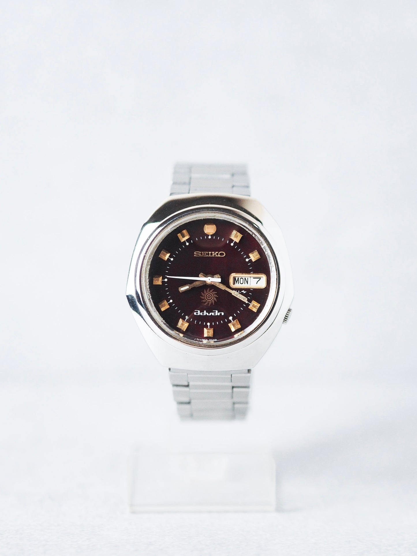 Seiko Advan 7019-7240 Faceted Crystal Purple Sunburst Dial