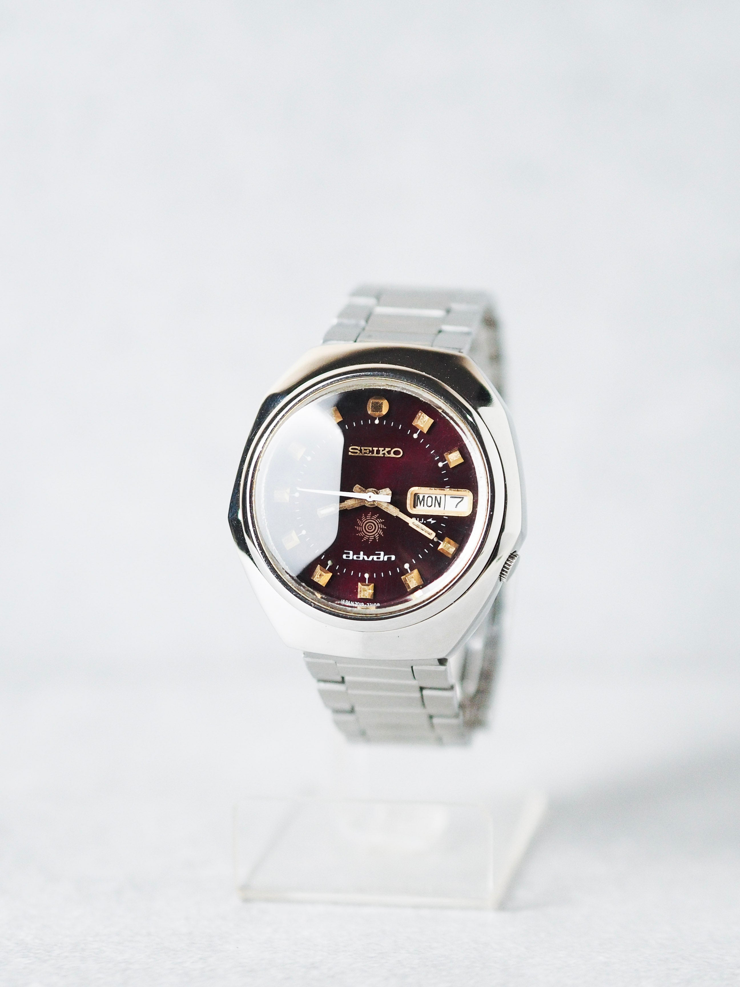 Seiko Advan 7019-7240 Faceted Crystal Purple Sunburst Dial