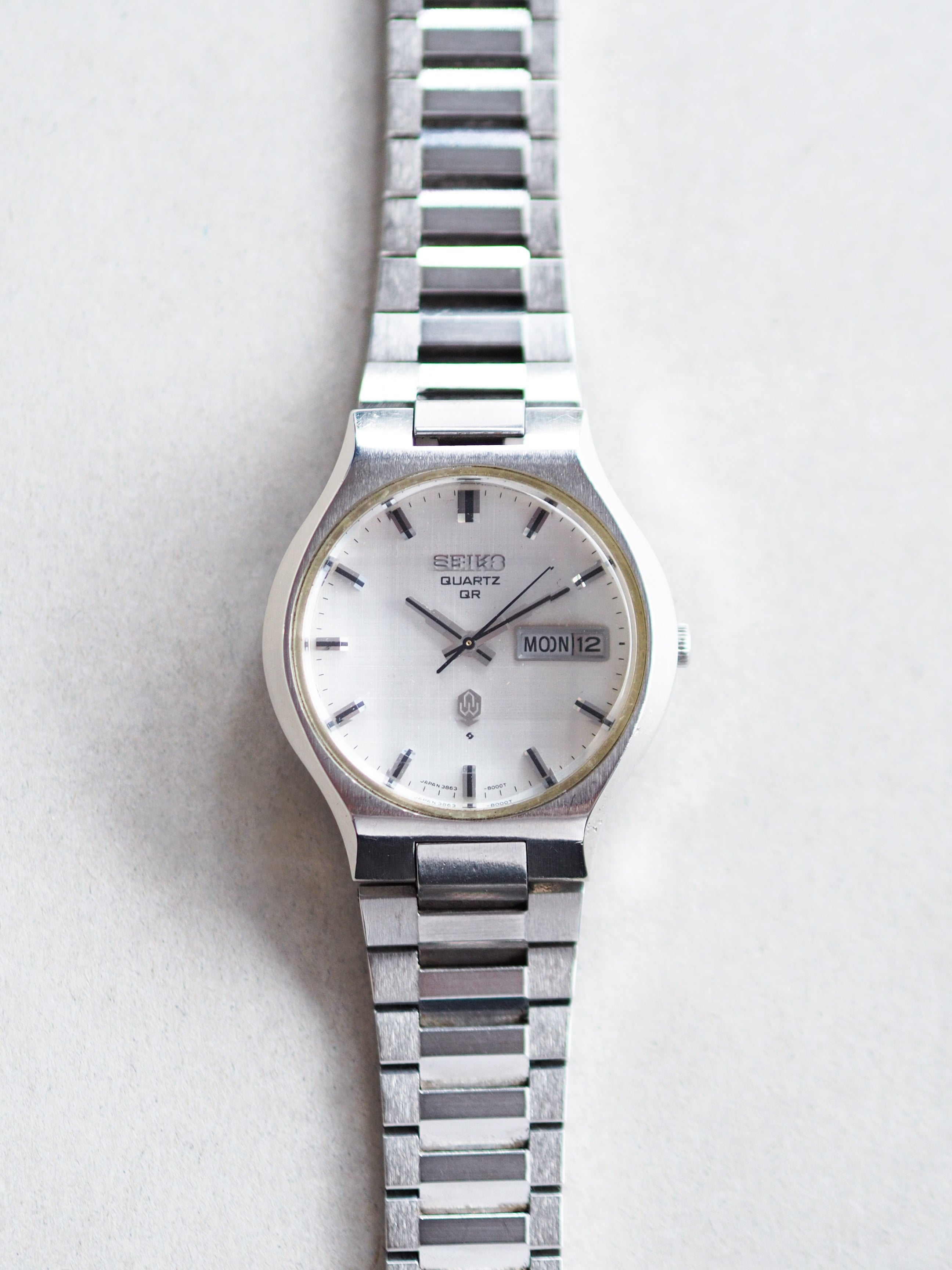 3863 Seiko Quartz QR 3863-8000 Faceted Crystal White Linen Dial
