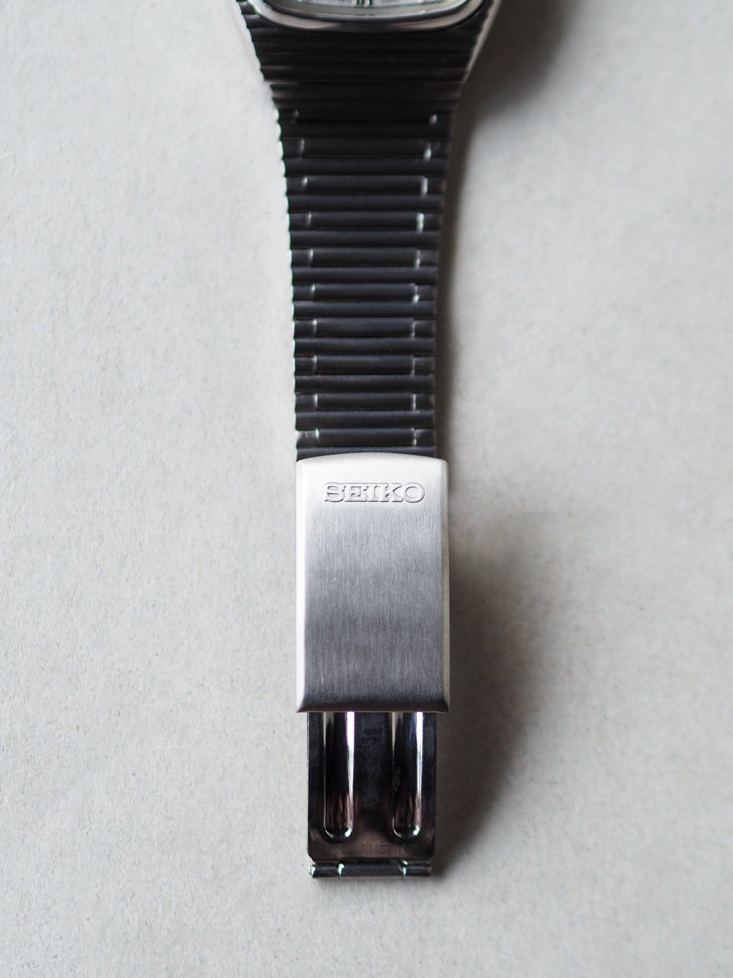Seiko Quartz 0843-5050 Tank White Pinstripe Dial