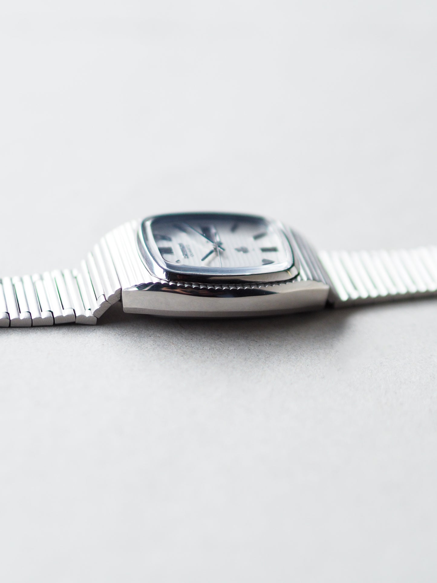Seiko Quartz 0843-5050 Tank White Pinstripe Dial