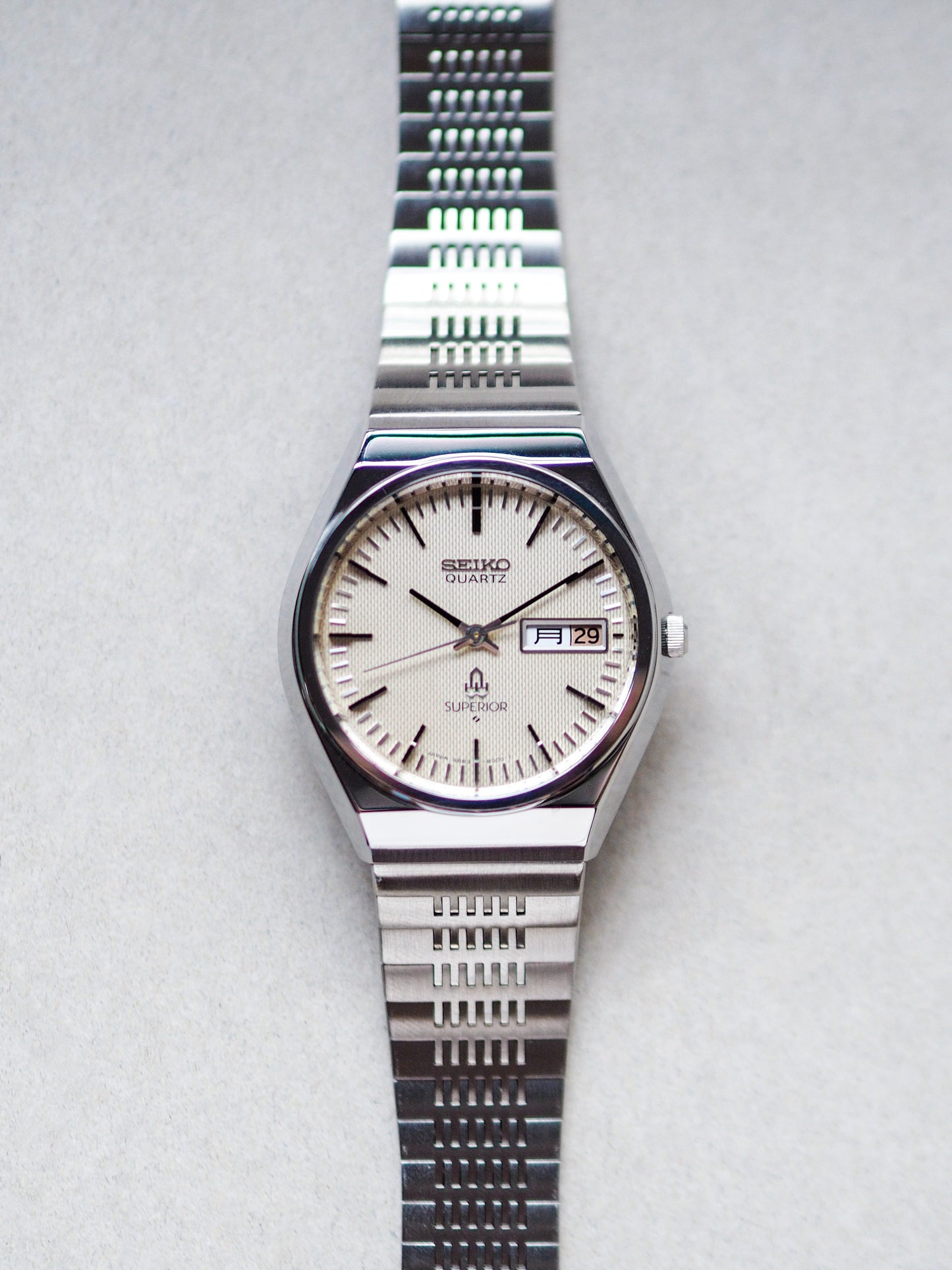 Seiko Quartz Superior 4883-8100 White Hobnail Dial
