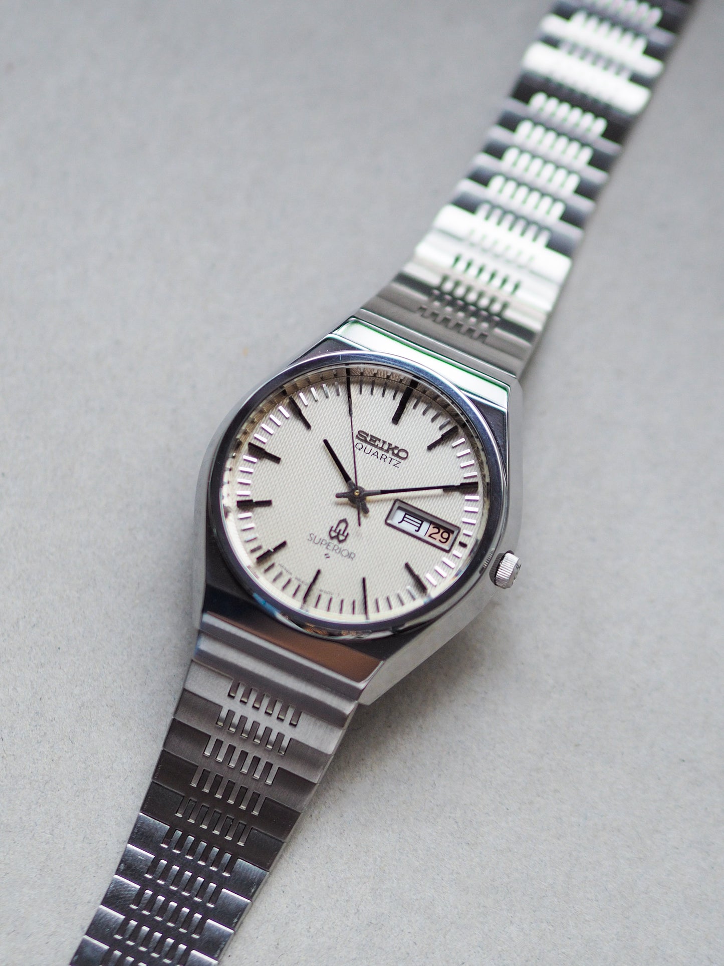 Seiko Quartz Superior 4883-8100 White Hobnail Dial